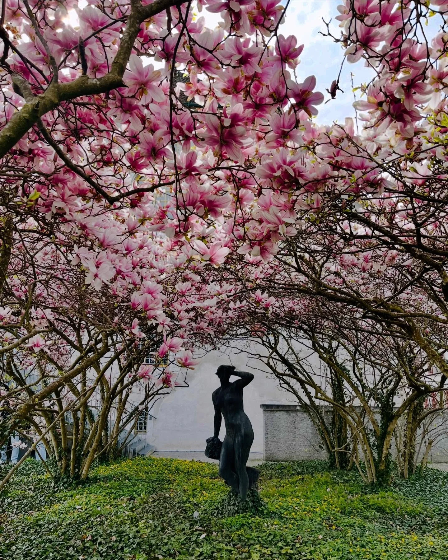 &laquo;Es gibt nur zwei Arten, sein Leben zu leben: entweder so, als w&auml;re nichts ein Wunder, oder so, als w&auml;re alles ein Wunder.&raquo;
Albert Einstein
&mdash;&mdash;&mdash;&mdash;
#springlove #alberteinstein #rytzbern 
Boutique f&uuml;r Sl