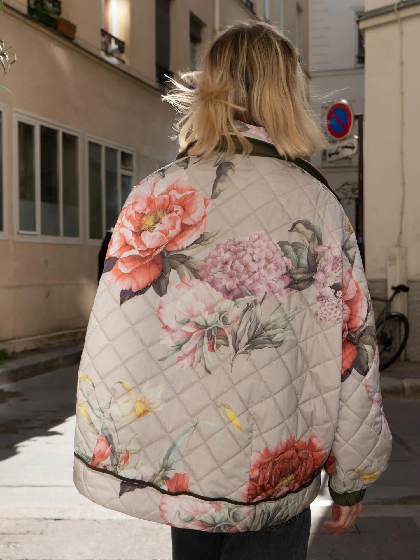 Beauty surrounds us, but usually we need to be walking in a garden to know it. 
Rumi
&mdash;&mdash;&mdash;&mdash;
#reversiblejacket @konradbykonrad 
Vision: Alfredo Piola @alfredo_piola 
Model: Franziska Spagl
&mdash;&mdash;&mdash;&mdash;
#bloossom 