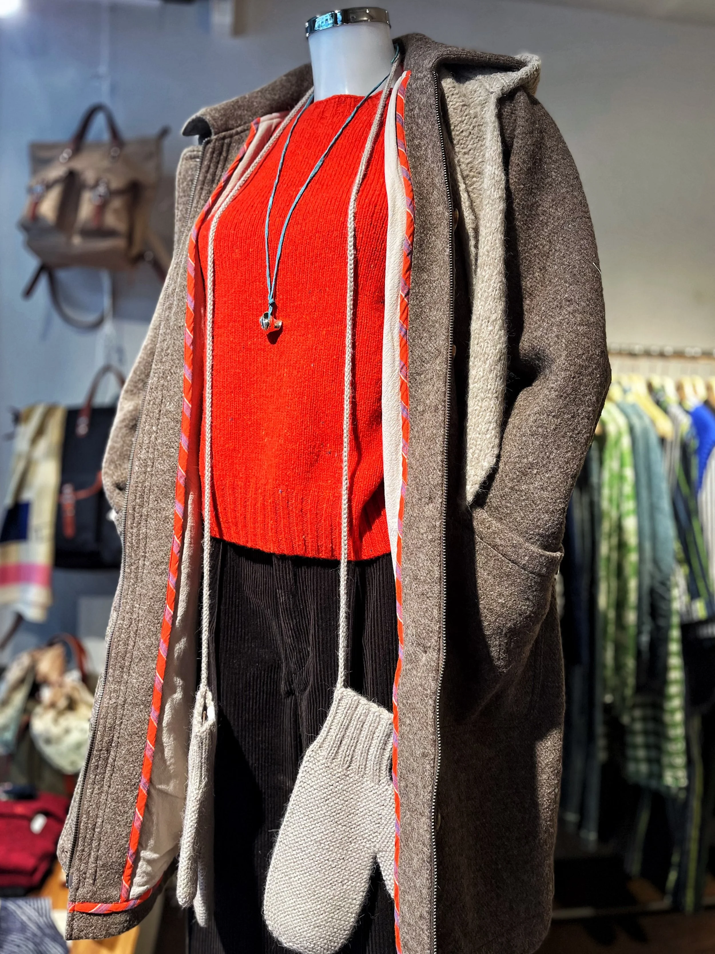 ❤️chocolate brown x cherry red 🤎
🤍 Stay warm and cozy🤍
&mdash;&mdash;&mdash;&mdash;
#herbstliebe #rytzbern #slowfashion