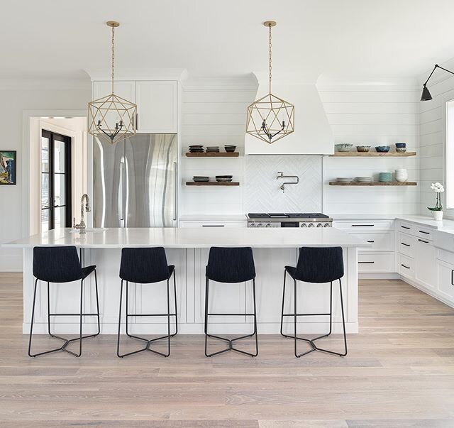 Simple. Another shot of this Daniel Island beauty. White Oak floors finished with @rubiomonocoatusa @welch_custom_homes 
EBWoodWorks.com ~Visit us in our showroom~
1717 N. Hwy. 17
Mt. Pleasant
Inside The Teak Hut building

#whiteoakfloors