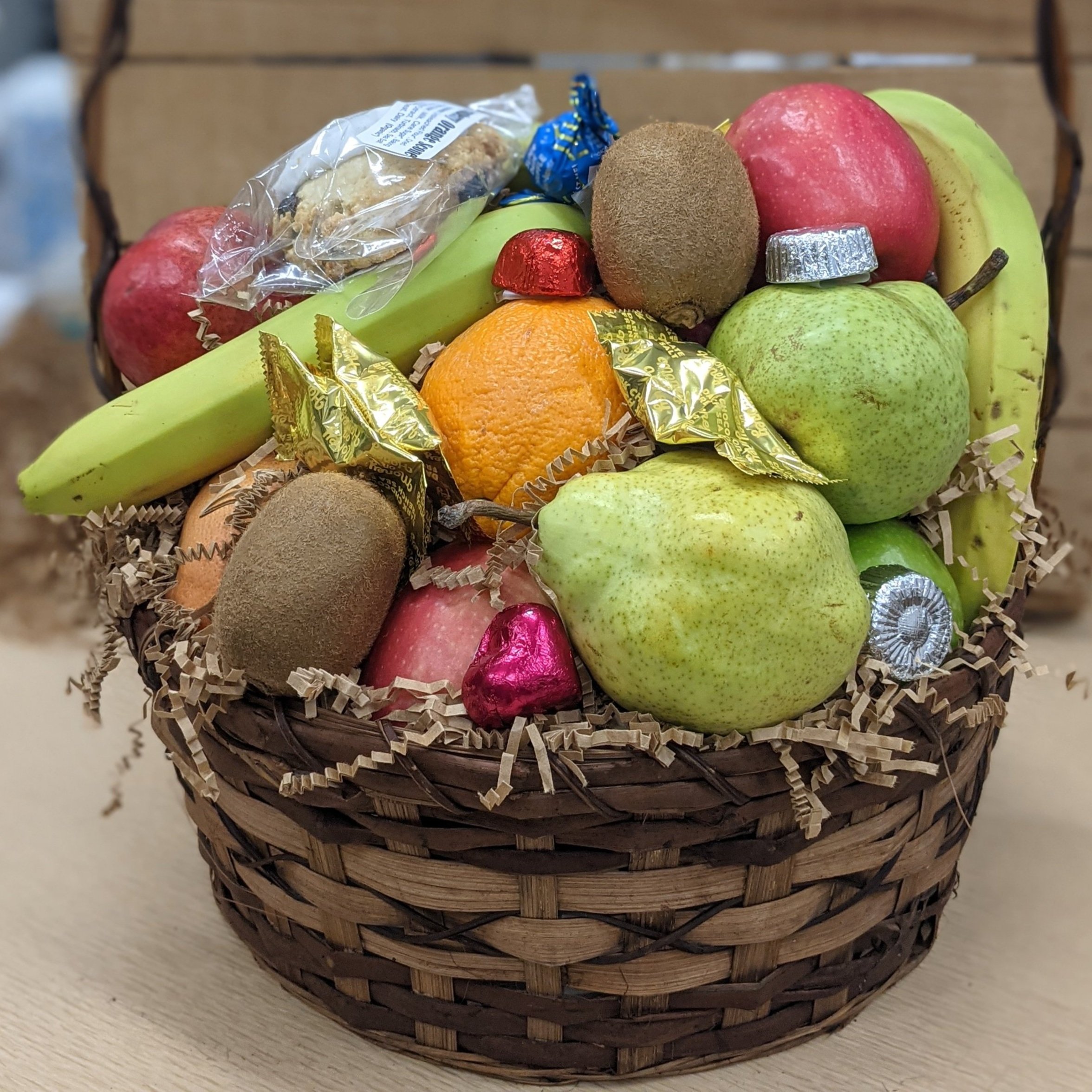May+2021+Custom+Gift+Basket+Fruit+Scone+Chocolate.jpg