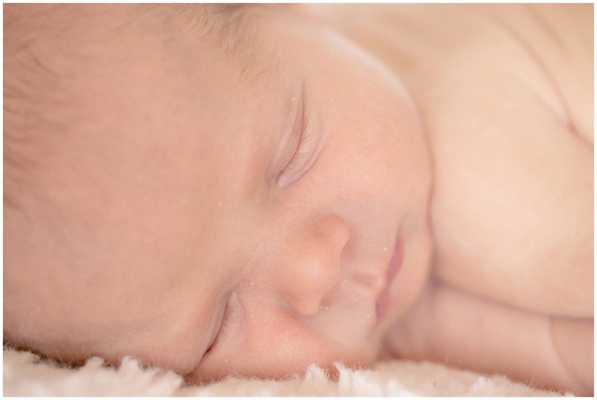 posed_newbornsession_0004.jpg