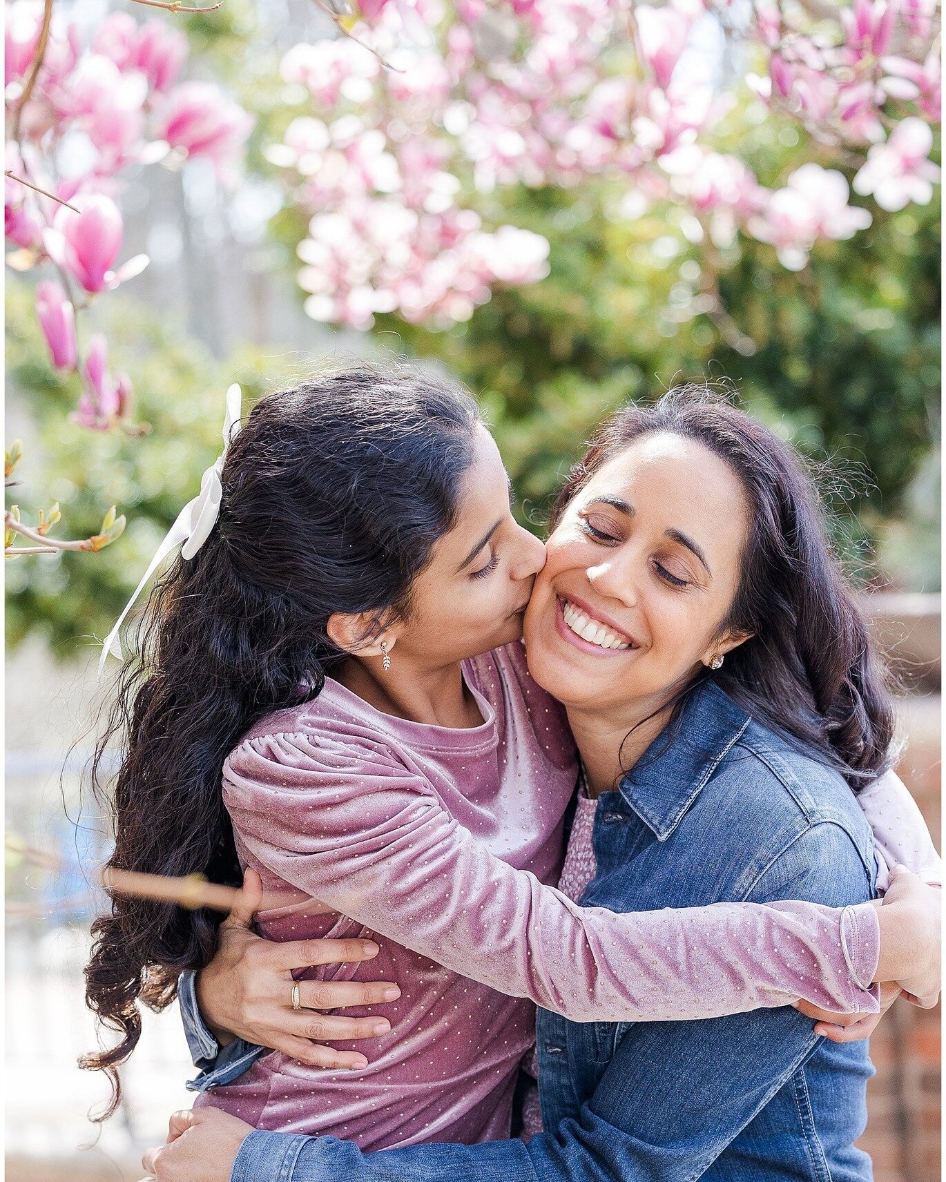 Momma love and blooms - perfect!!

.
.
.
.
.
#ginnyfilerphotography #gfpfamilies #familyphotography #dmvfamilyphotographer #marylandfamilyphotographer #kids #blessing #washpost #huffpostgram #portrait #familysession #familyphotographer  #washingtonda