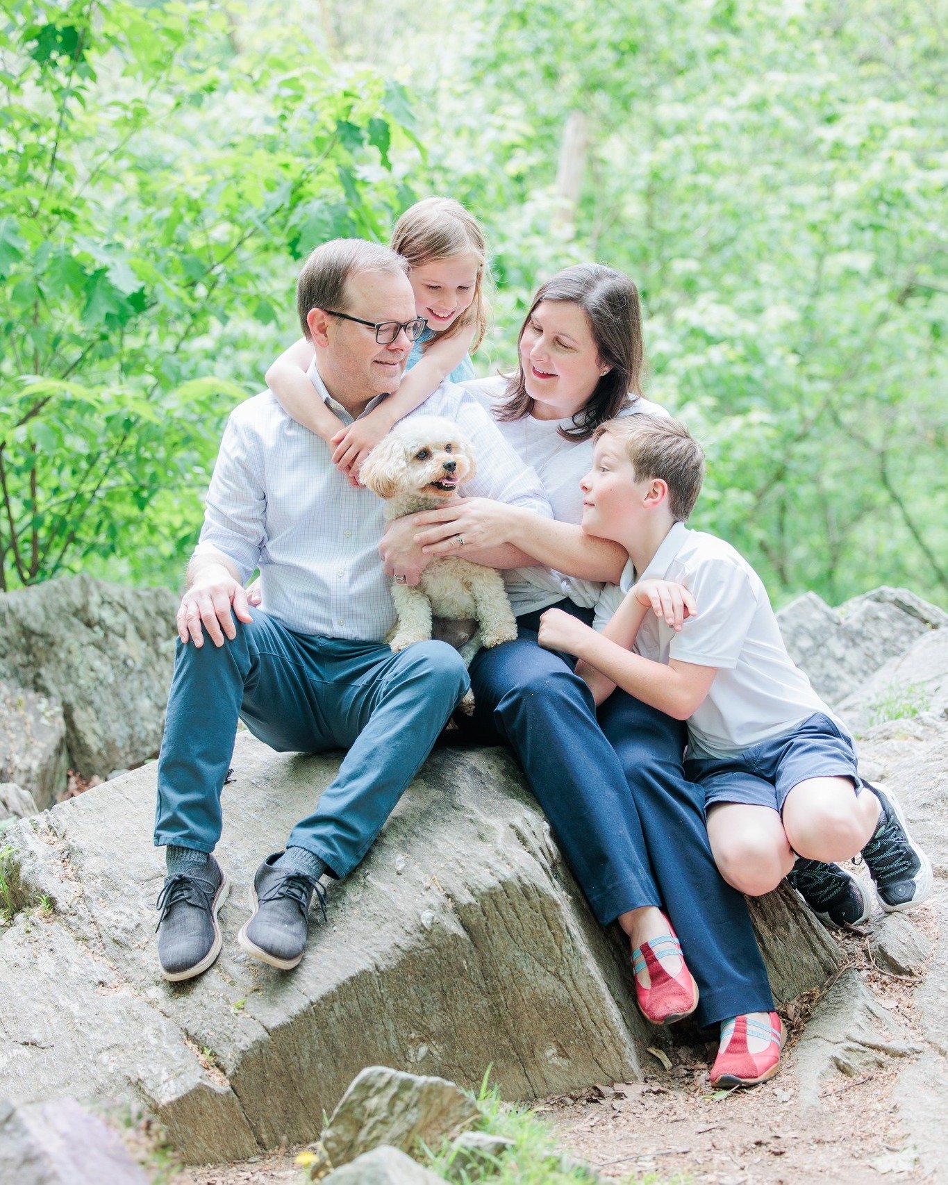 It's always nice when ALL the members of the family can get in on the family photo session- even the 4 legged ones! 

.
.
.
.
.
#ginnyfilerphotography #gfpfamilies #familyphotography #dmvfamilyphotographer #marylandfamilyphotographer #kids #blessing 