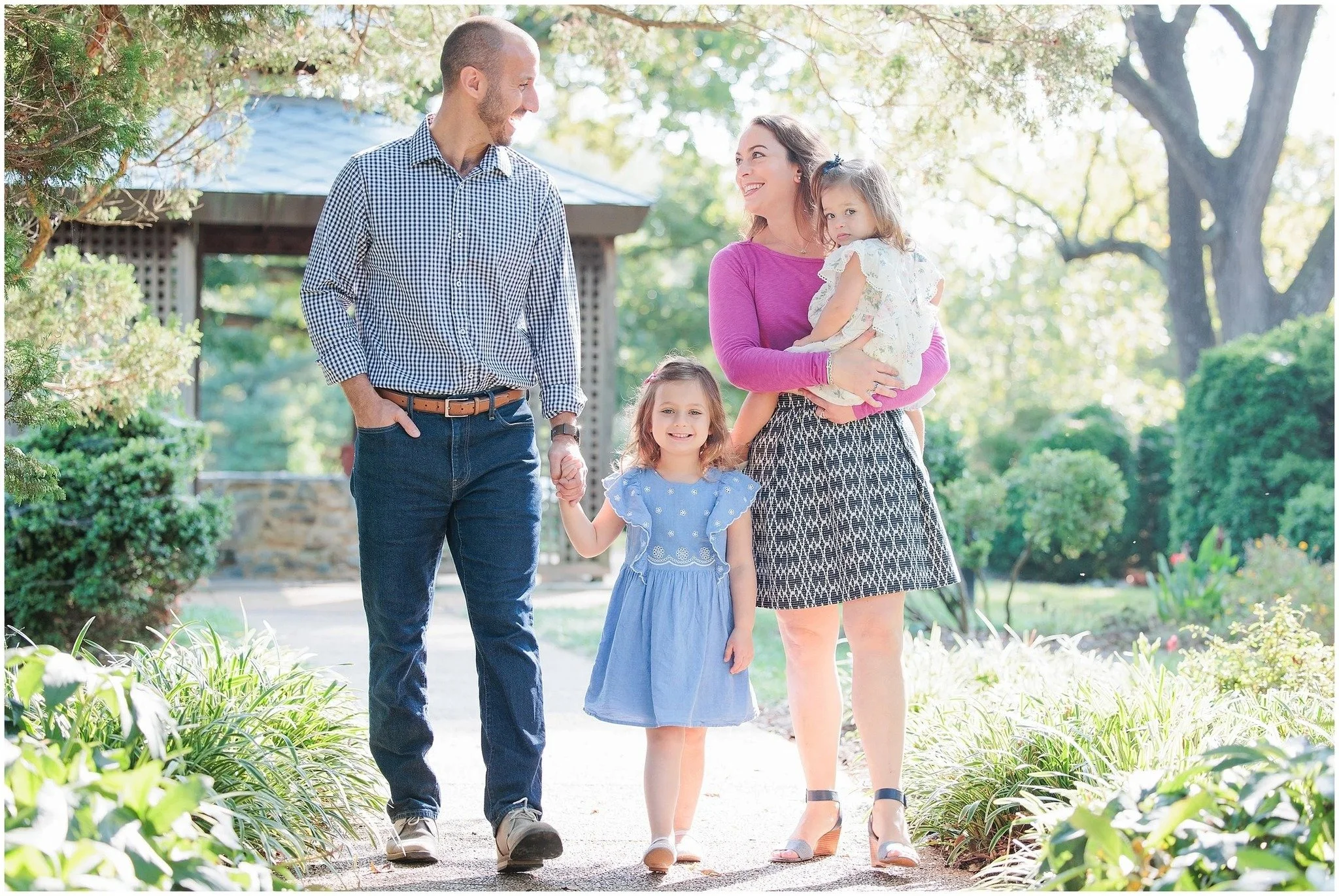 It&rsquo;s happening! 🍂 My very first fall mini session of the season is this Saturday in Arlington, VA and I&rsquo;m here for it! 
Fall family photo season is officially here!  Bring on the cozy sweaters, crunchy leaves, and all the giggles.

THERE