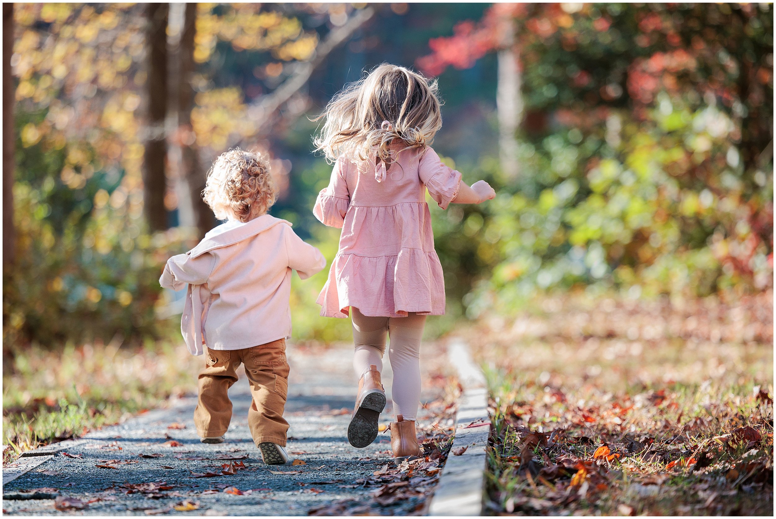 kids running on trail at Seneca Creek during fall family photo session