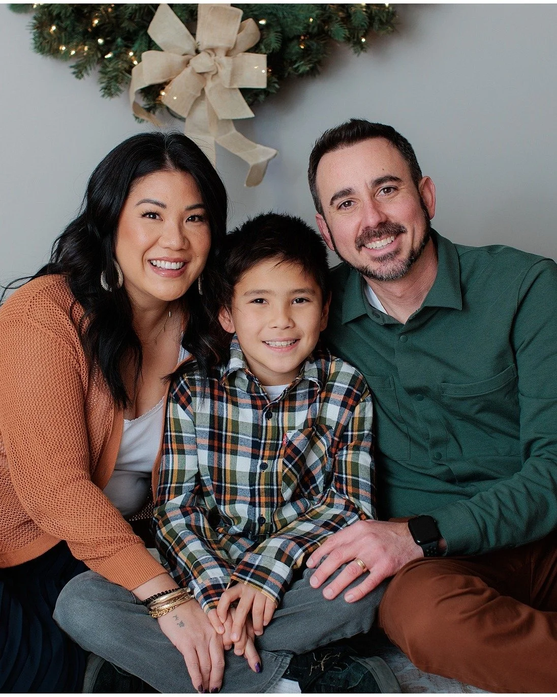 Holiday photos with friends are just that much more fun. 

Val @mizchynuhdoll (my go-to makeup artist) and her crew brought all the good energy.

Studio warmth + quick outdoor shots = the best mix.
Also, shout out to potty jokes for breaking the ice.
