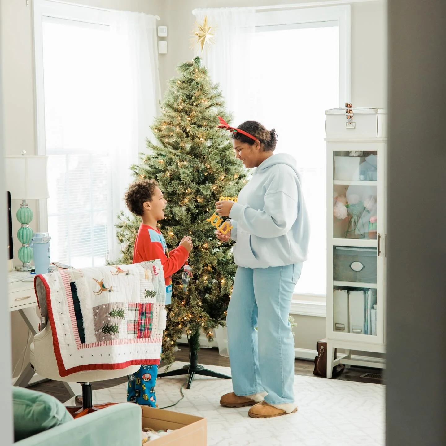 Love our Thanksgiving weekend tradition of bringing Christmas to our home! 

And these sweet moments of getting along &amp; making memories! 🥰🎄May it last all season long&hellip;😜😃

#ginnyfilerphotography #christmasseason #treedecorating #treetri