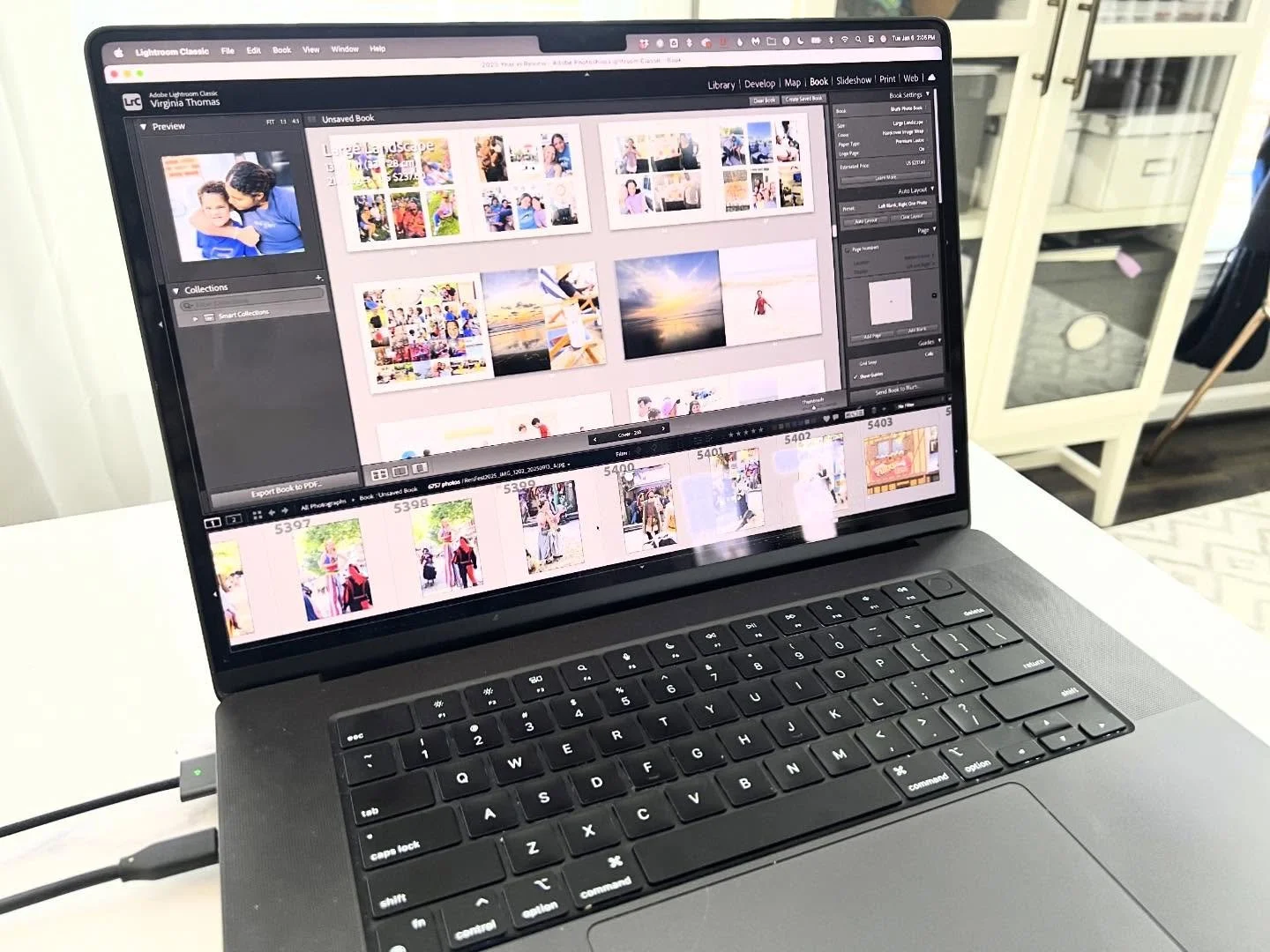 📸 How to Create a Year-in-Review Photo Book (Without Losing Your Mind) 

Life moves fast. (Understatement, I know) One minute it&rsquo;s January, the next you&rsquo;re scrolling your camera roll wondering how there are 12,000 photos and zero sense o