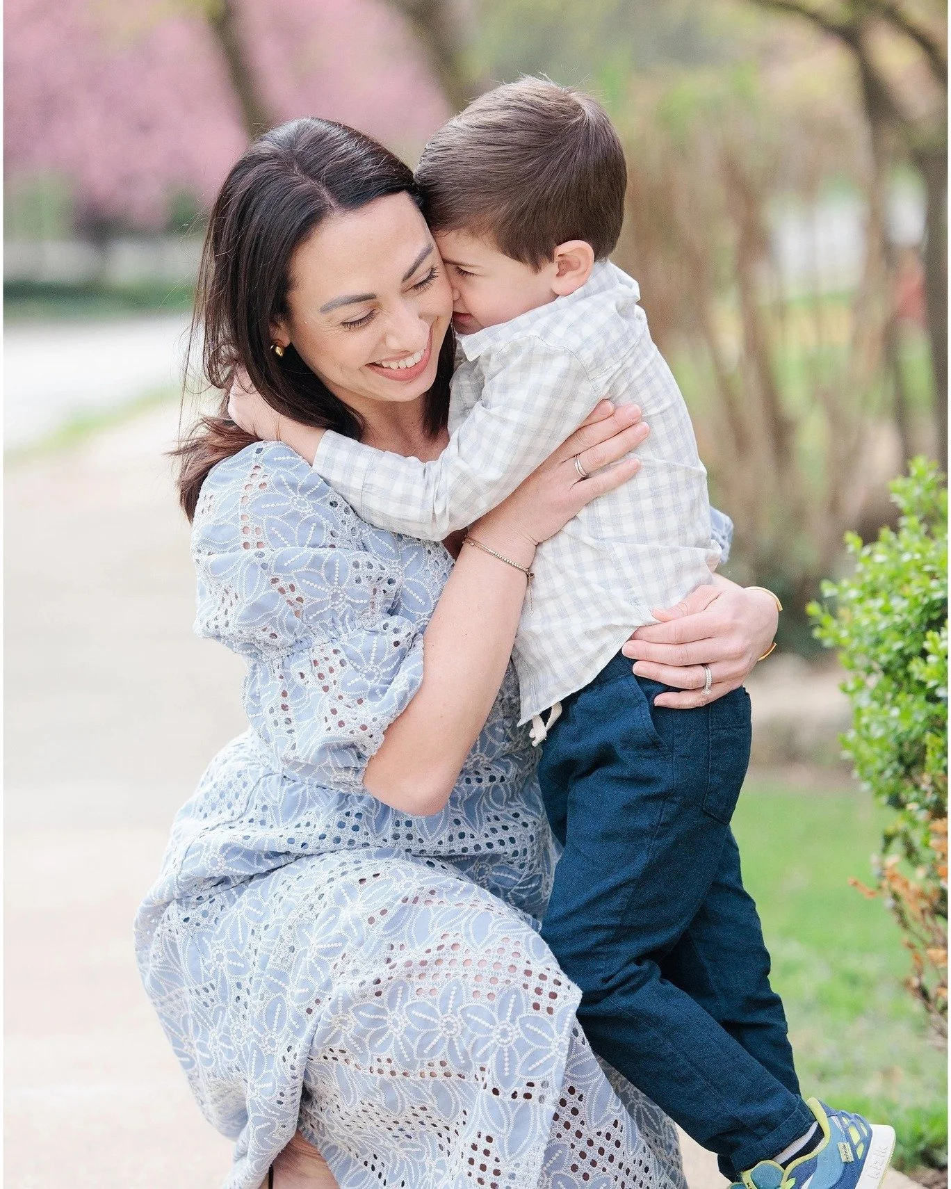 If you are the one who runs the family calendar&hellip;

This is for you. 🌸

Spring family photos are probably on your mental list.
Right next to summer camp forms, dentist appointments, and figuring out why no one has matching socks.

You want upda