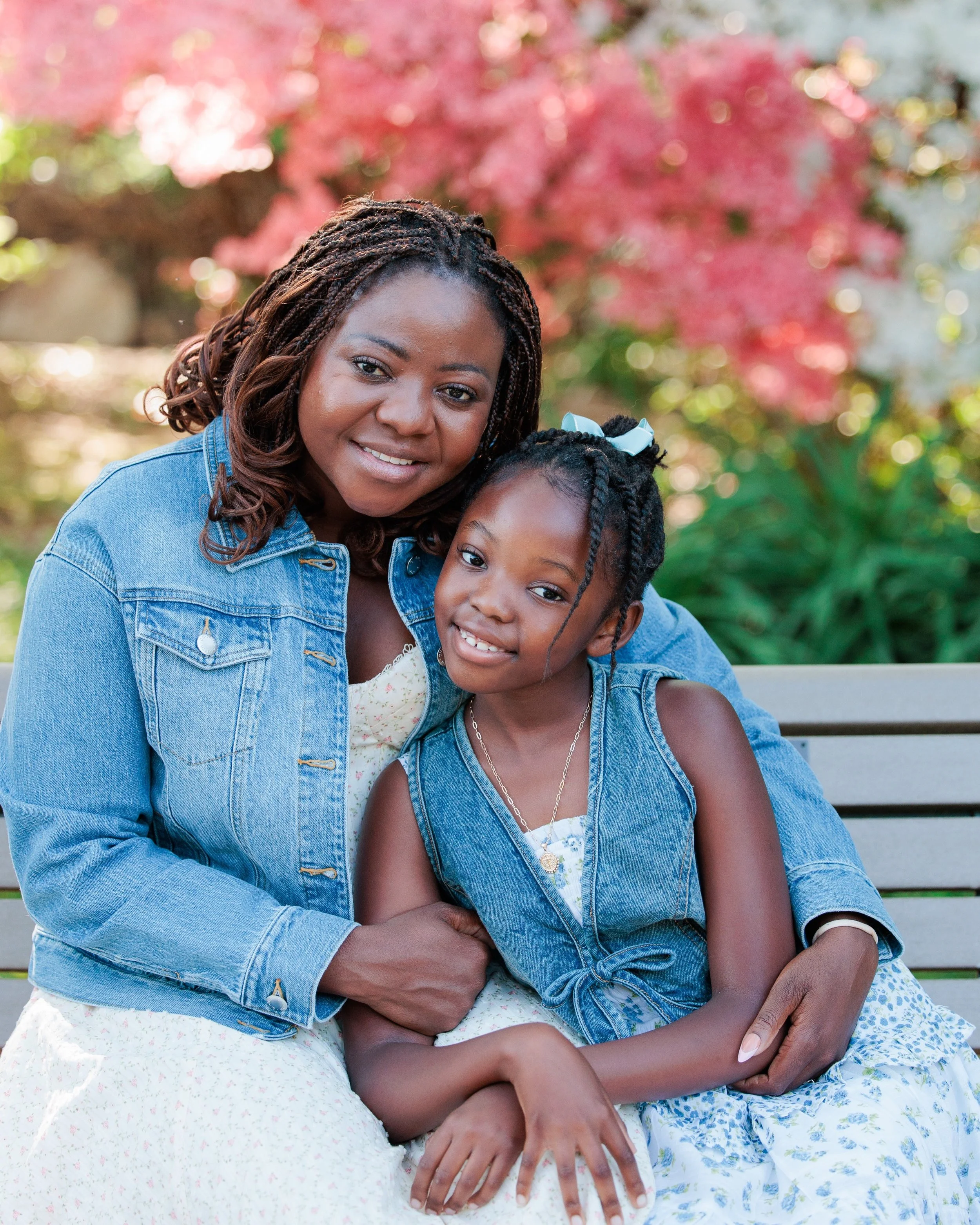 ah those spring colors are popping! 🌸

I love these "just before the school day starts" mini sessions- getting that pretty early light, fresh happy kids and then sending them off to school...couldn't time it any better! 

(and yes, this ma