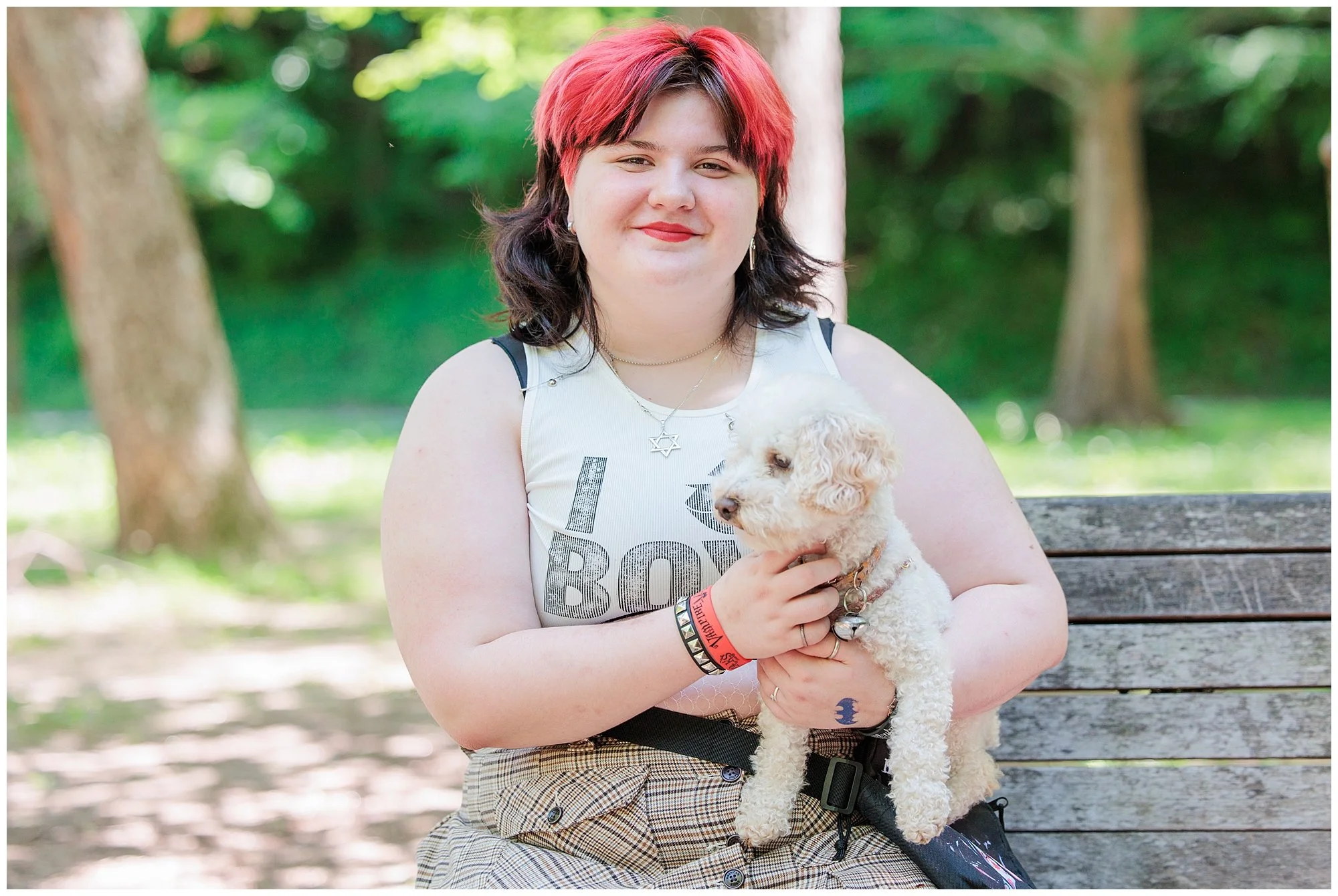 Maryland Senior Photographer capturing senior sitting on bench with little dog