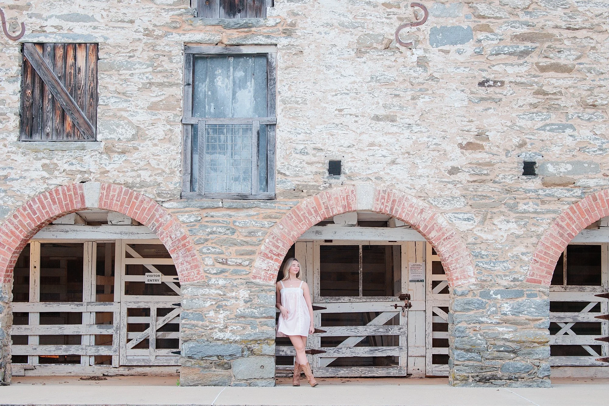 senior session at Woodlawn Manor in Olney Maryland