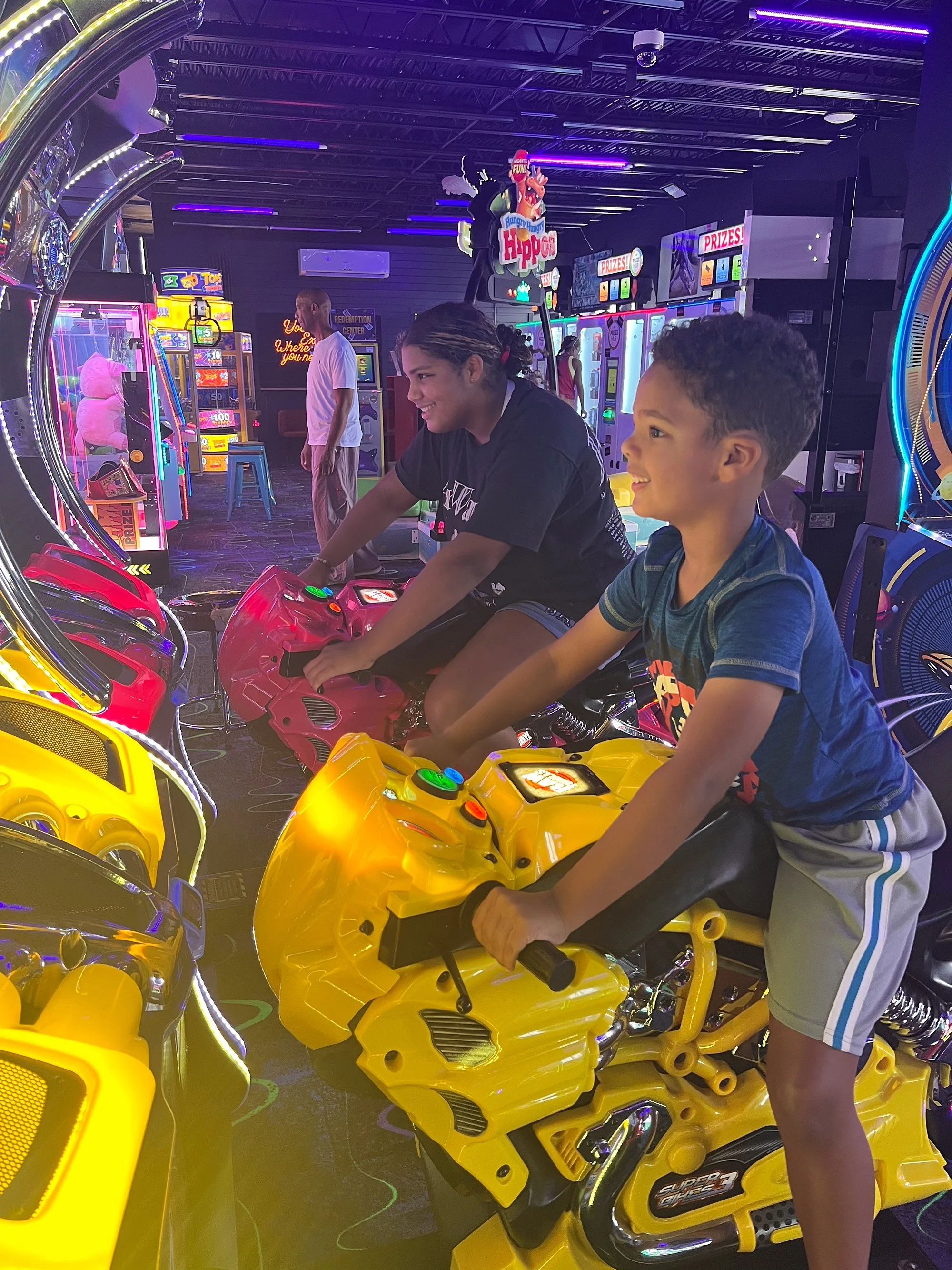 kids playing at arcade in Corolla NC
