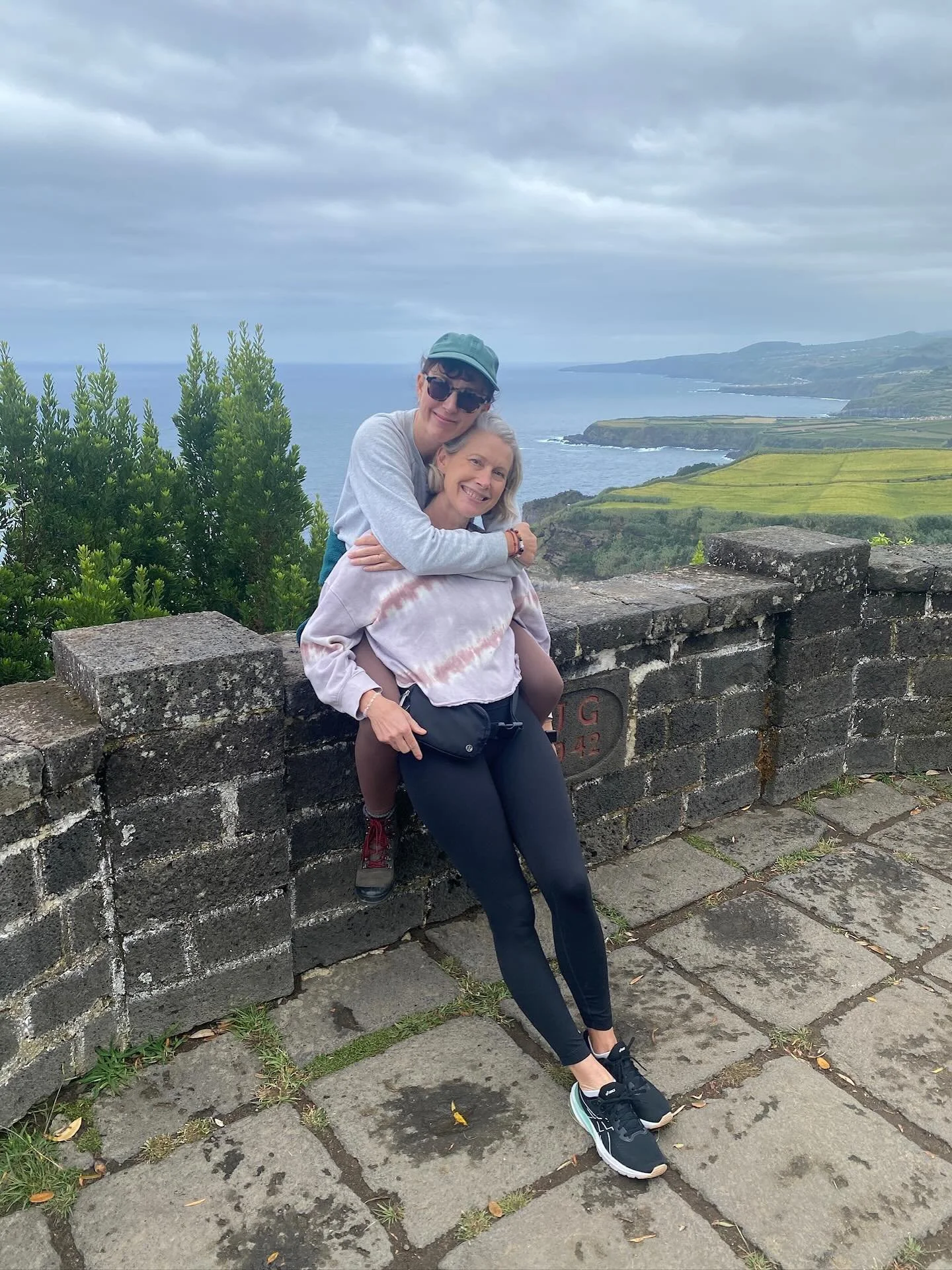 Last day on this beautiful island and our hearts are feeling so full! Time to say goodbye to our amazing group and fly off into the sunset&hellip; stay tuned for more pics 😂 #azores #yogaretreat #travel #getoutside #wanderlust