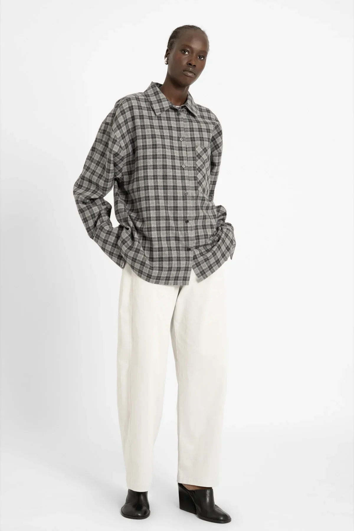 AW26_ECom_CLEAH_Shirt_GreyChecked_3.webp
