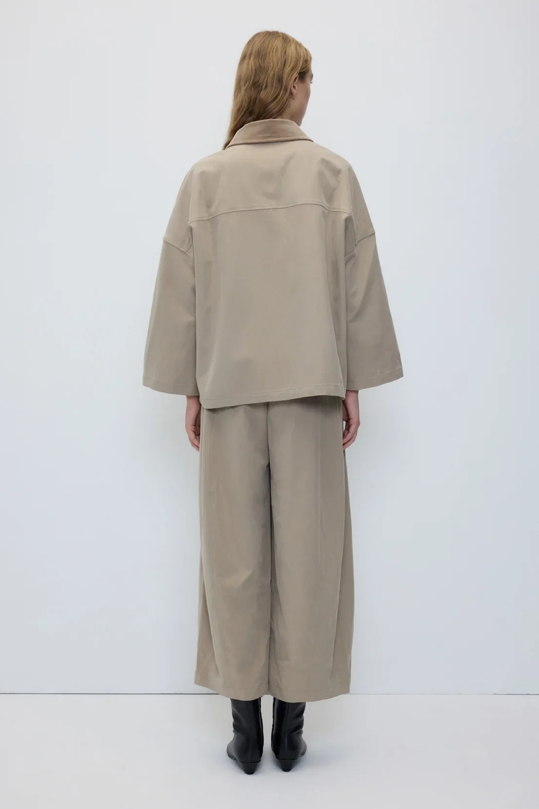 2815-CHA-TA_Pomme-Jacket-Taupe_RITA_ROW_WOMEN_AW26_6_1728x.webp