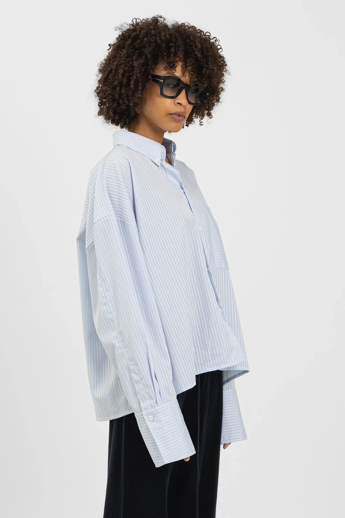 AW25_ECom_bp_YUKY_Shirt_Light_Blue_2.webp