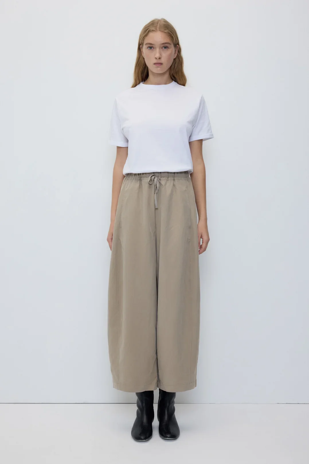 2816-PA-TA_Paradiso-Pants-Taupe_RITA_ROW_WOMEN_AW26_3_1512x.webp