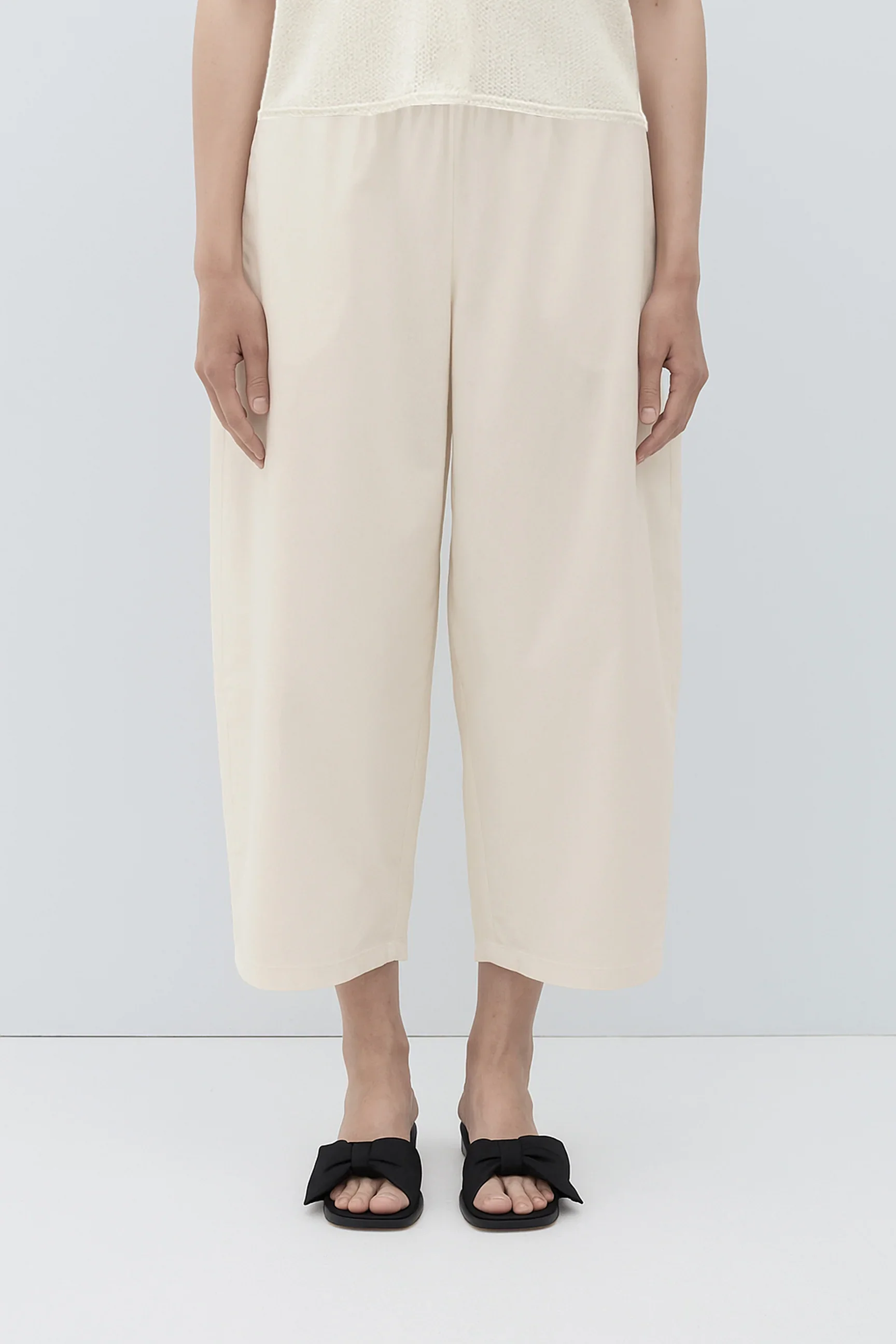 262394-PA-BE_Turin-Pants-Beige_RITA_ROW_WOMEN_Timeless2026_1_1728x.webp