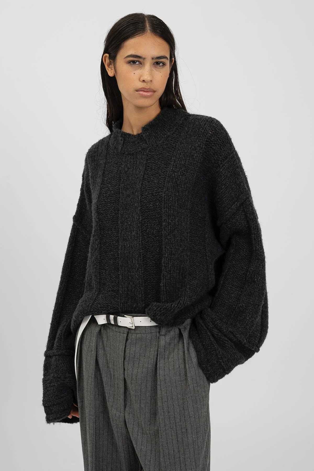 AW25_ECom_bp_STYNA_Sweater_Anthracite_3.webp