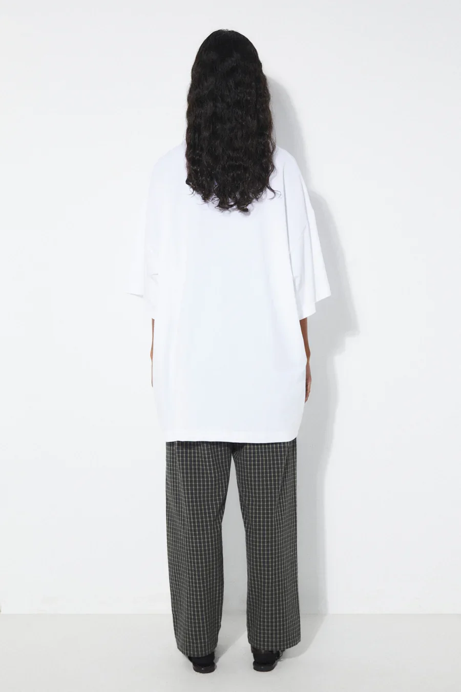 25TC2028-CA_AVA_SHIRT_WHITE_RITA_ROW_WOMEN_AW25_5_1296x.webp