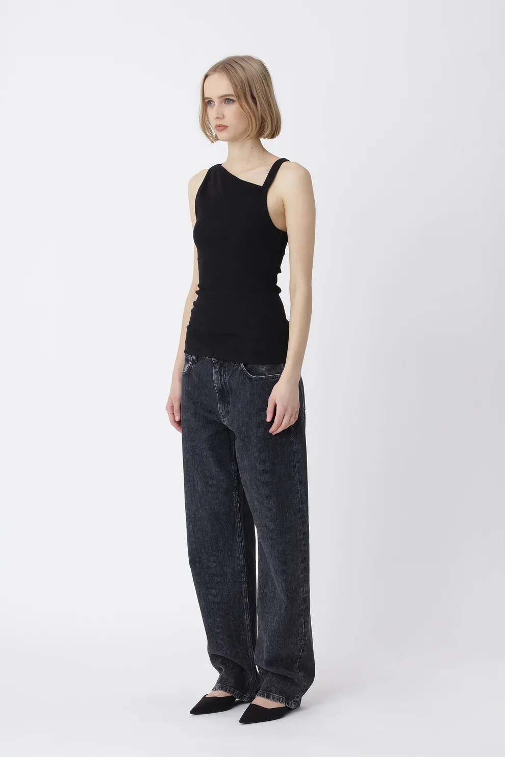 Ami_Top-Top-3916-12090-Black-2.webp
