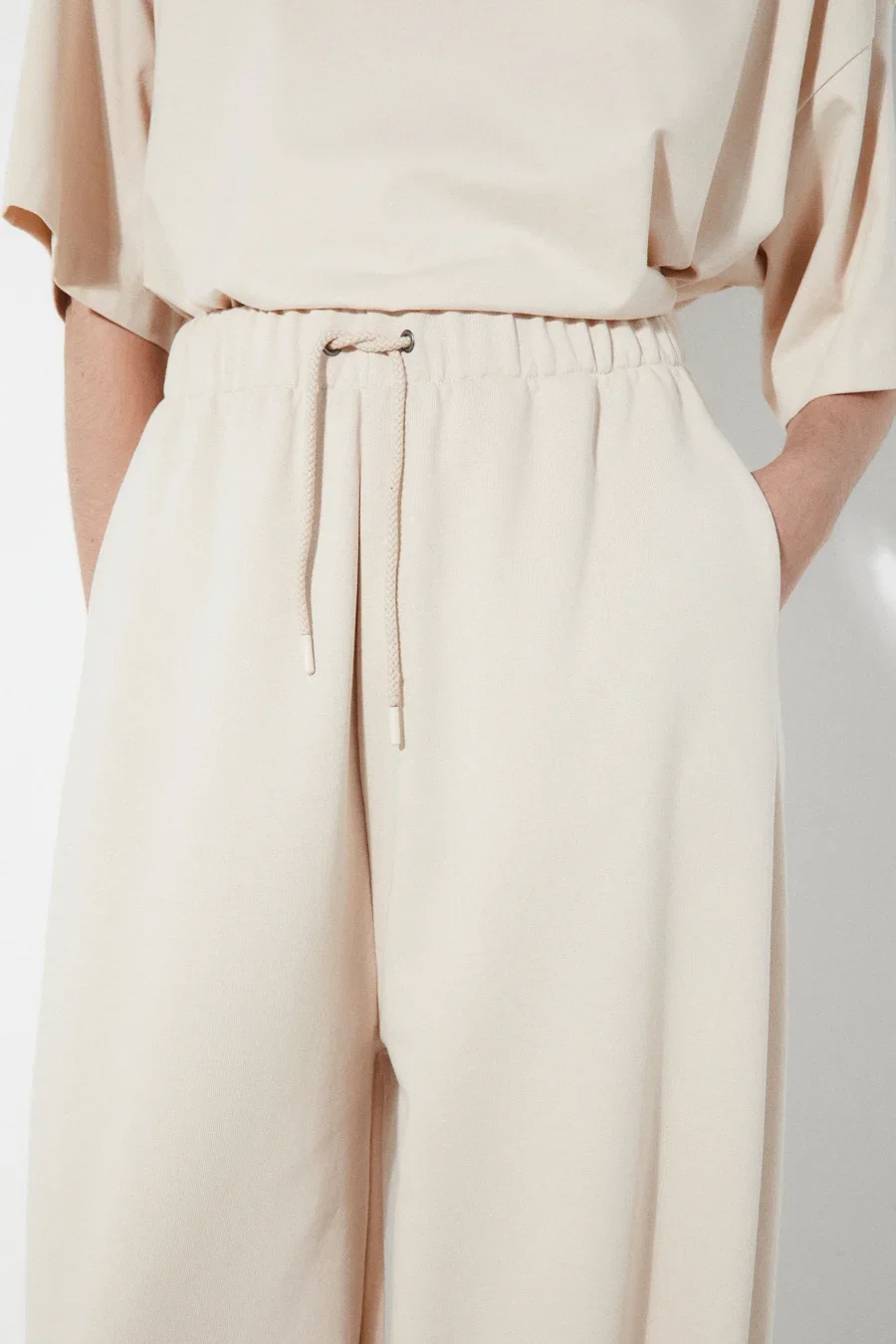 25TC2024-PA_WANDA_BEIGE_PANTS_RITA_ROW_WOMEN_AW25_2.webp