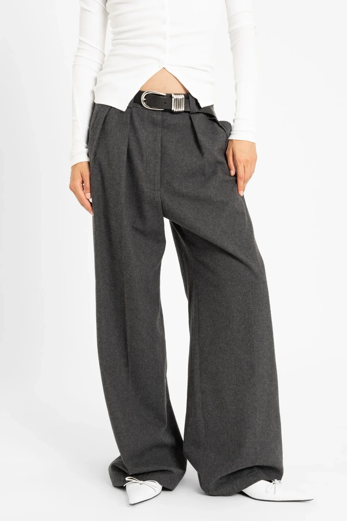 AW26_ECom_CLEAH_Flares_Anthracite_2.webp