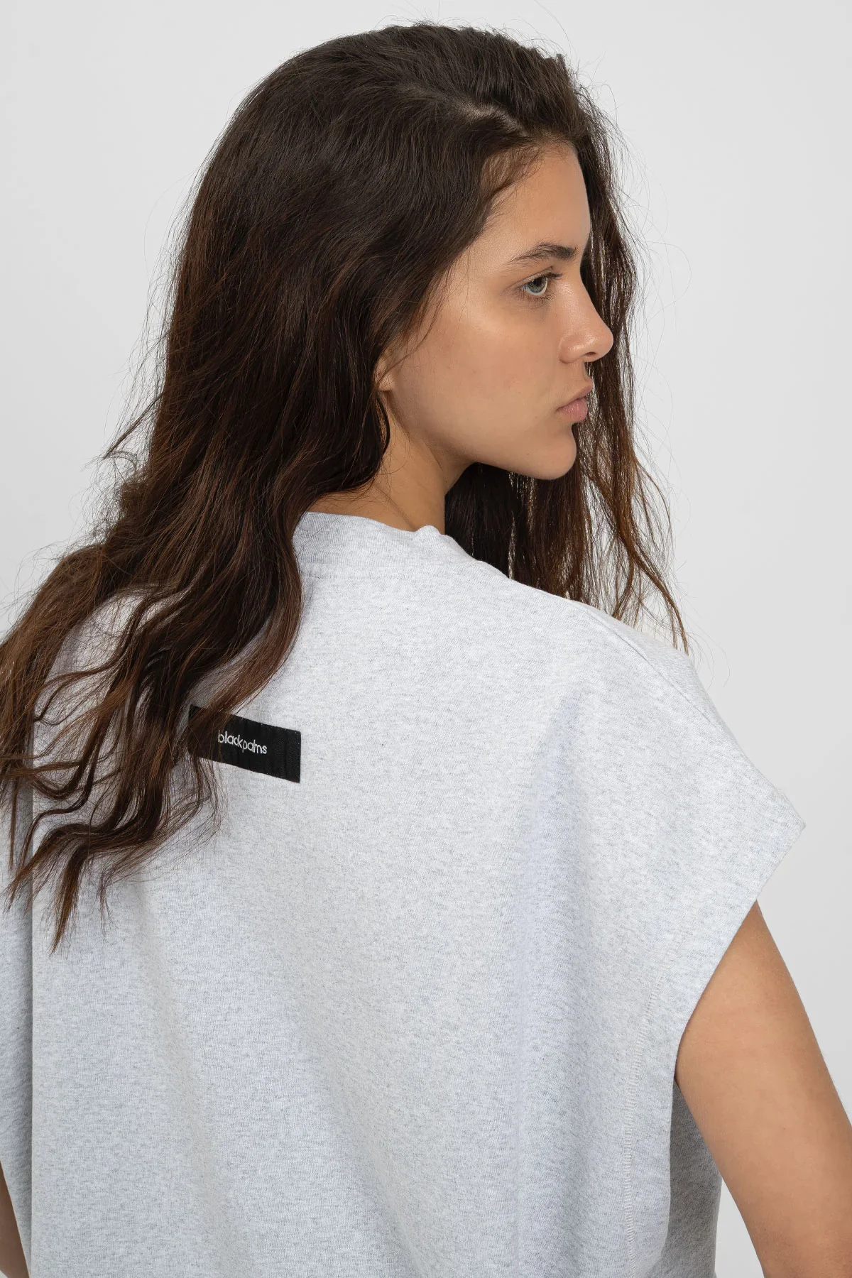 THE_MENU_ECom_bp_HEAVY_013_SleevelessTee_Grey_3.webp