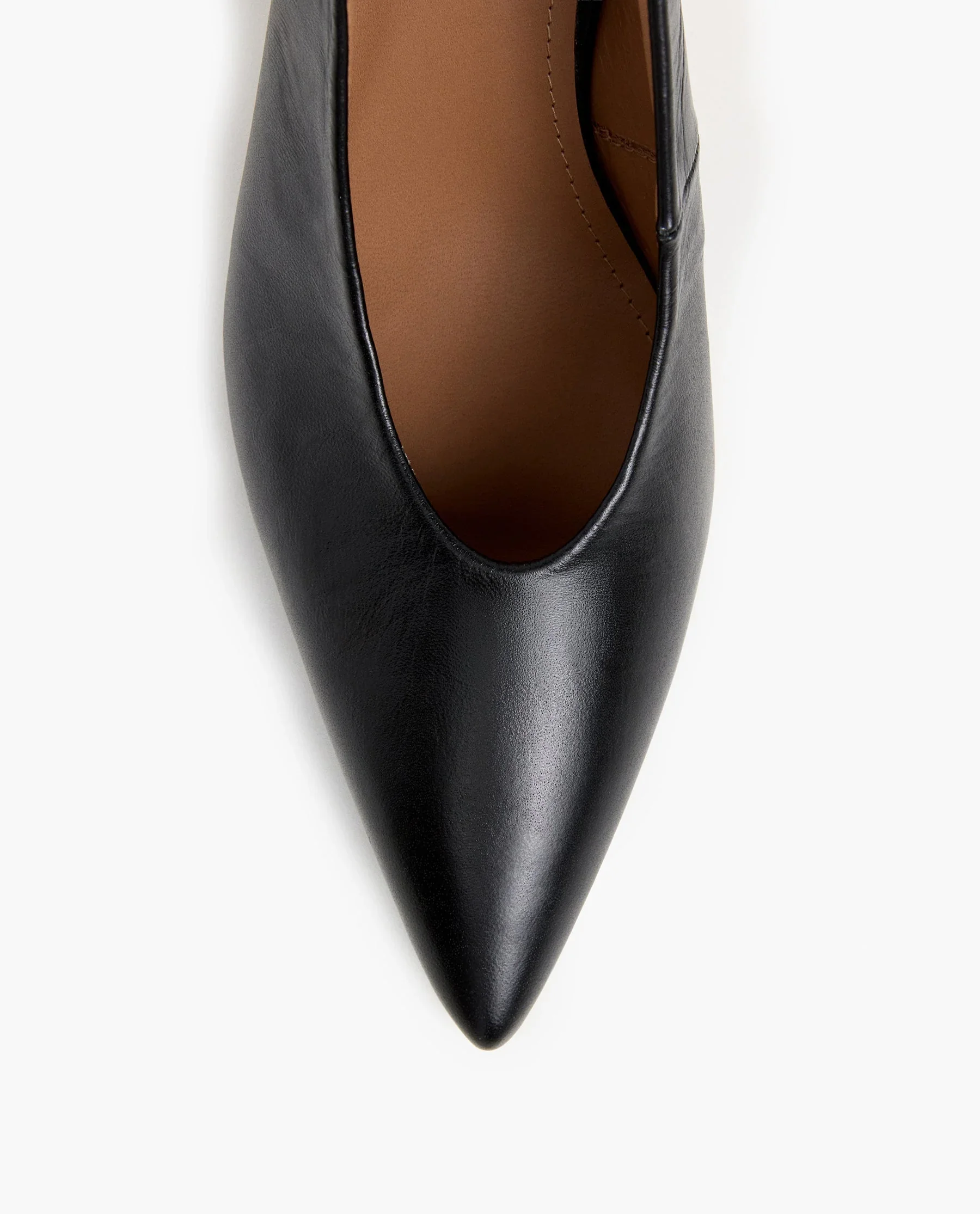 FLATTERED-LILLIAN-KAISERBLACK-THOESHAPE.webp