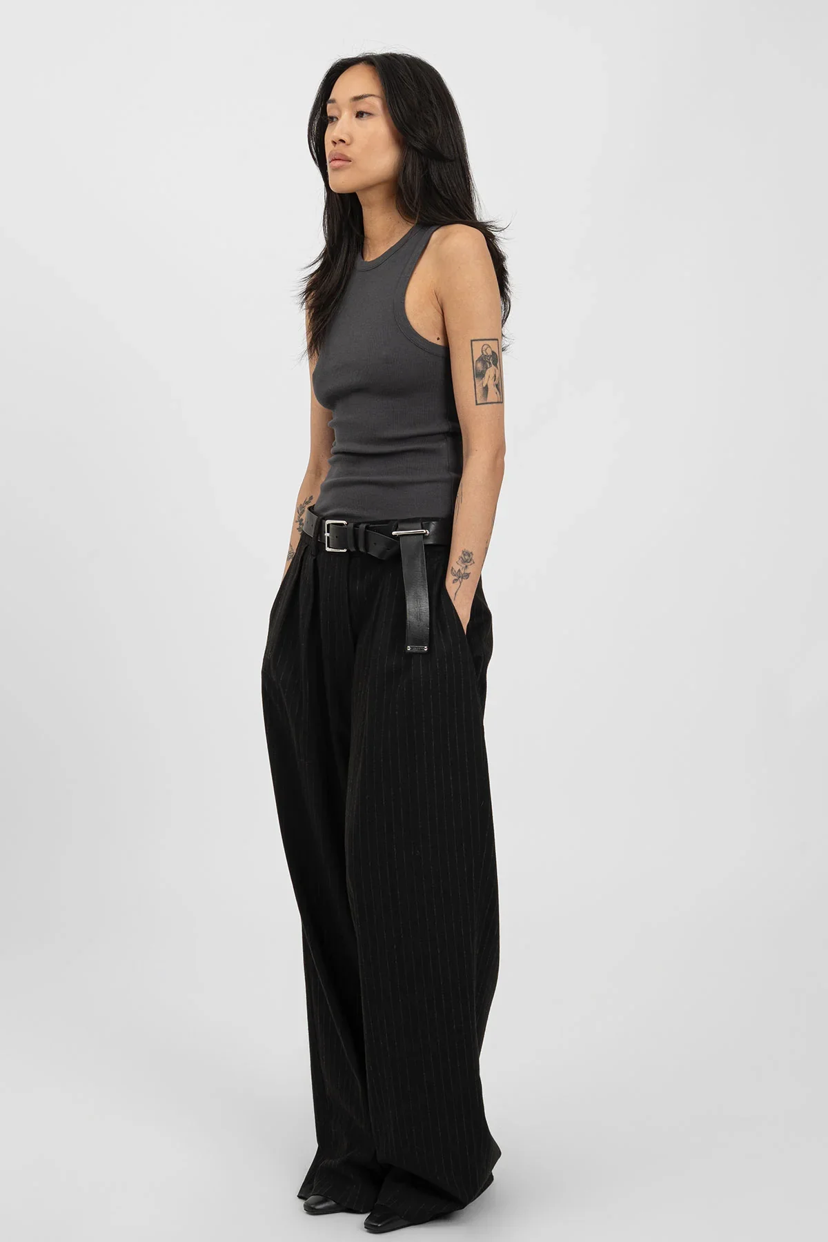 THE_MENU_ECom_bp_THICK_018_Top_Anthracite_1.webp