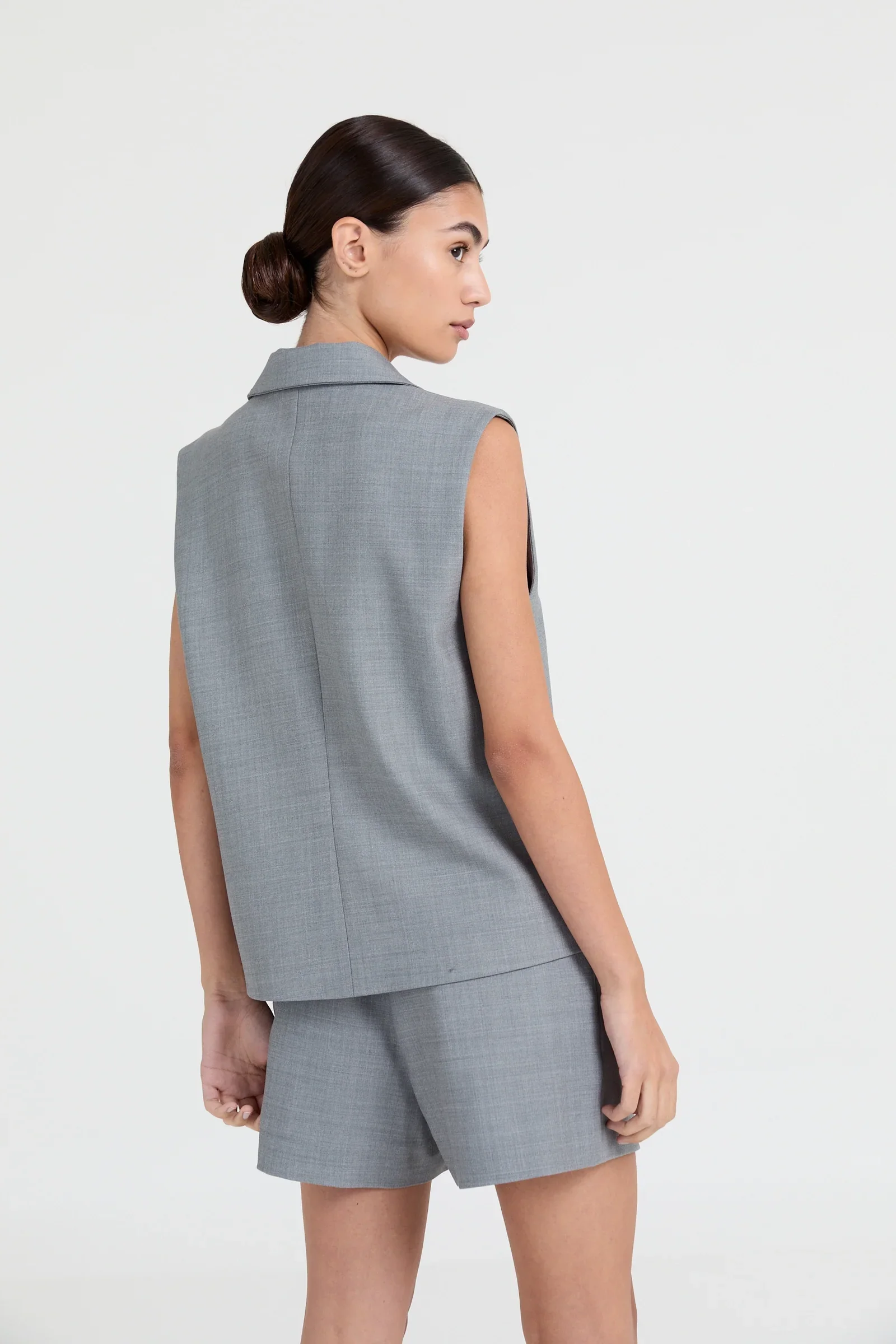 MadisonShorts_HarperBlazerGrey_13_c7c77622-9cf9-4a68-a8dc-79796c184815.webp