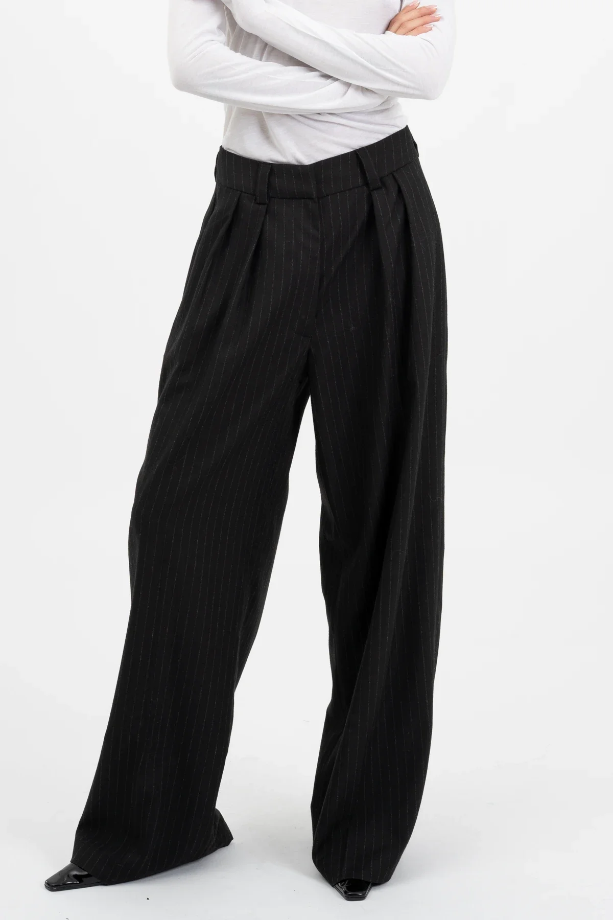 AW24_ECom_BENJA_Flares_Pinstripe_3.webp
