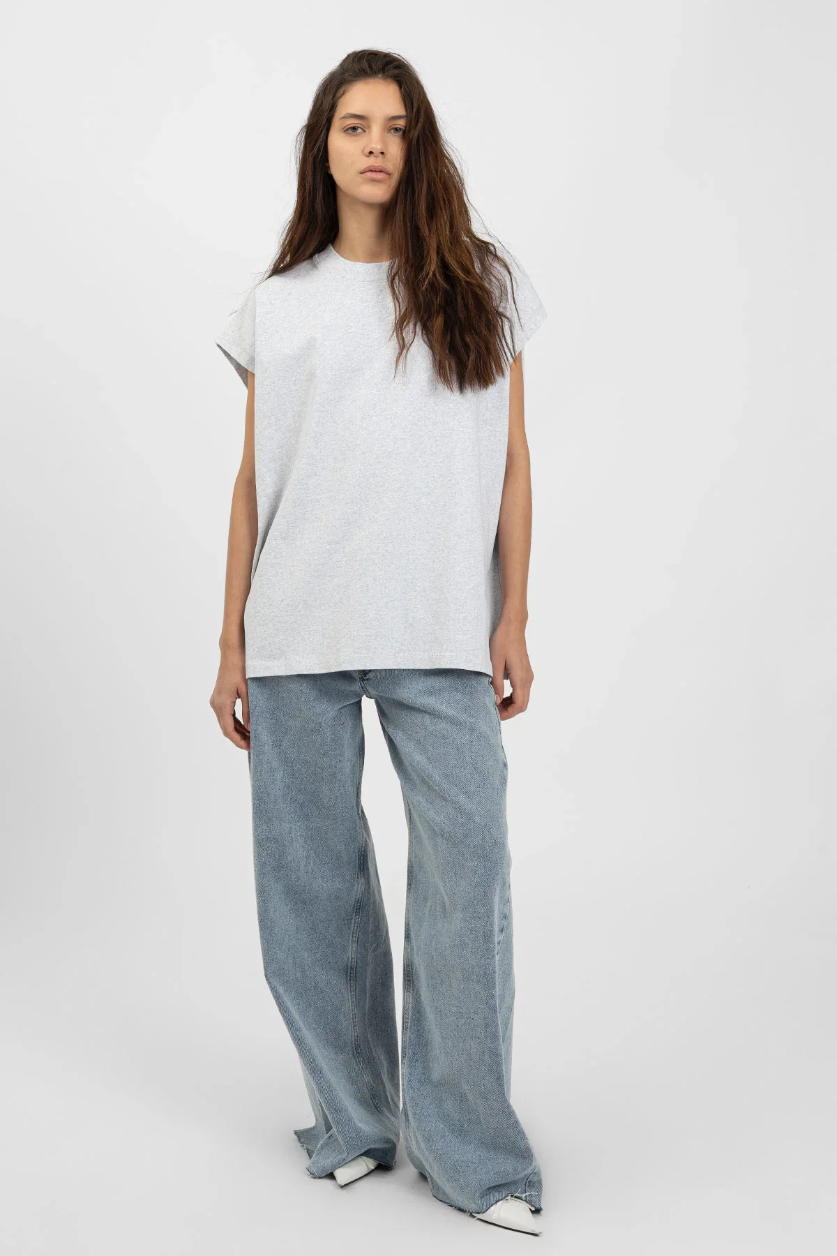 THE_MENU_ECom_bp_HEAVY_013_SleevelessTee_Grey_2.webp
