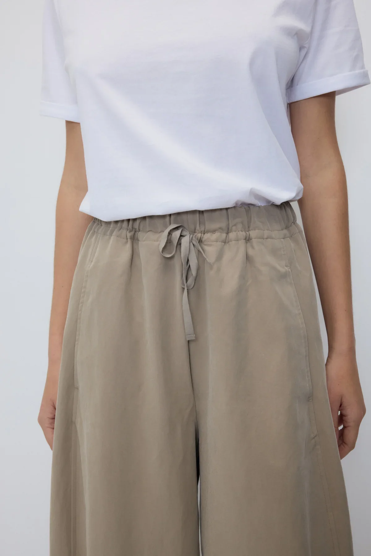 2816-PA-TA_Paradiso-Pants-Taupe_RITA_ROW_WOMEN_AW26_2_1512x.webp