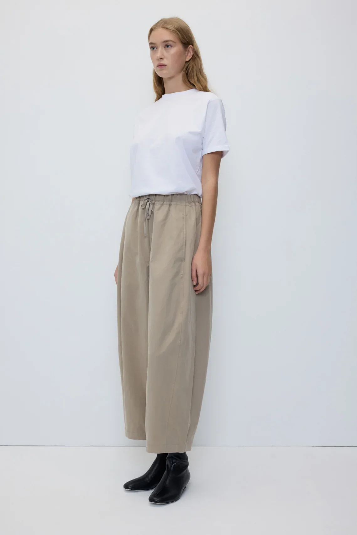 2816-PA-TA_Paradiso-Pants-Taupe_RITA_ROW_WOMEN_AW26_1_1512x.webp