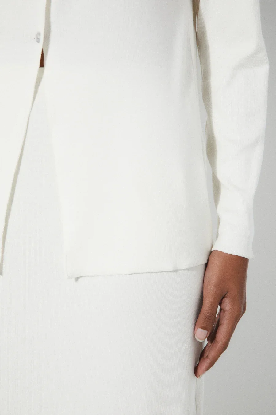 2653-TO-BE_VIVIAN_TOP_BEIGE_RITA_ROW_WOMEN_AW25_4.webp