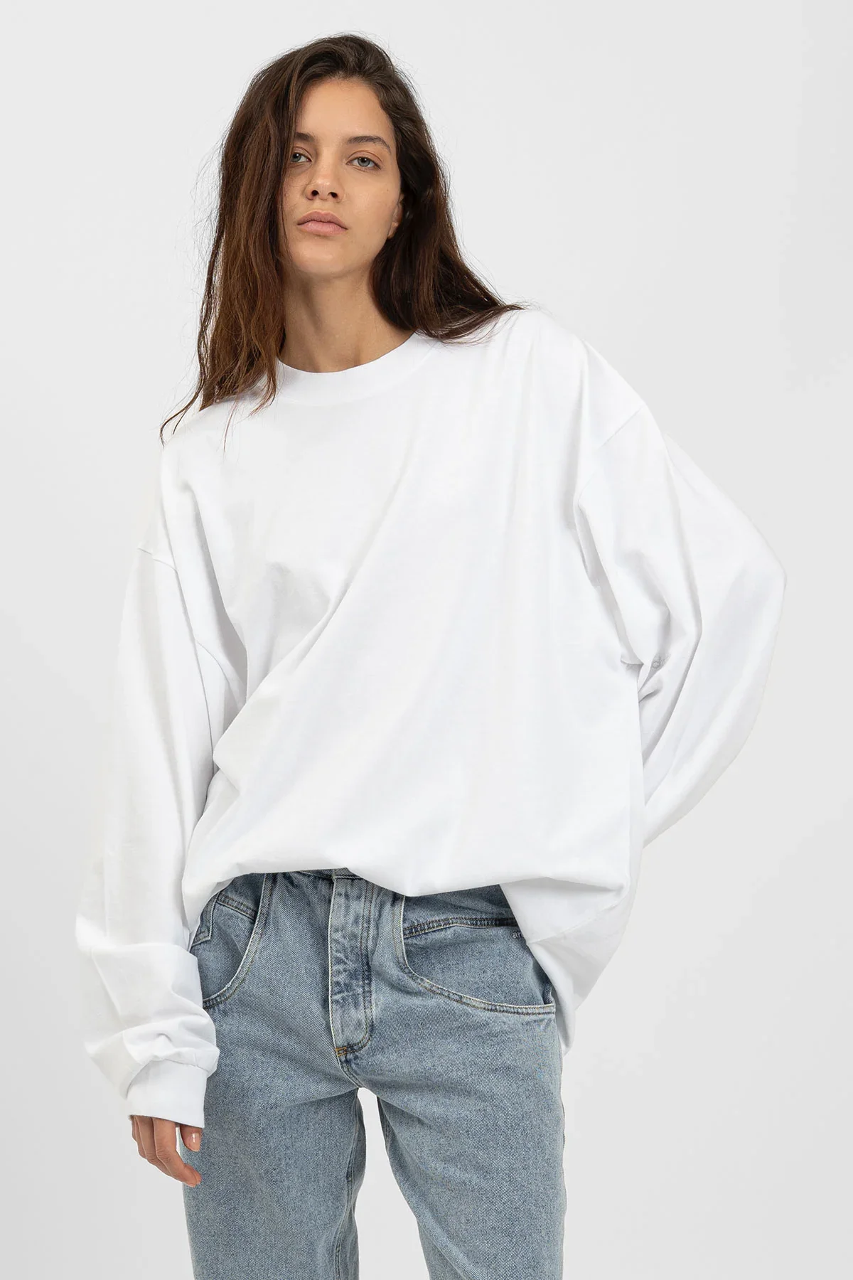 THE_MENU_ECom_bp_ICONIC_003_LongTee_White.webp