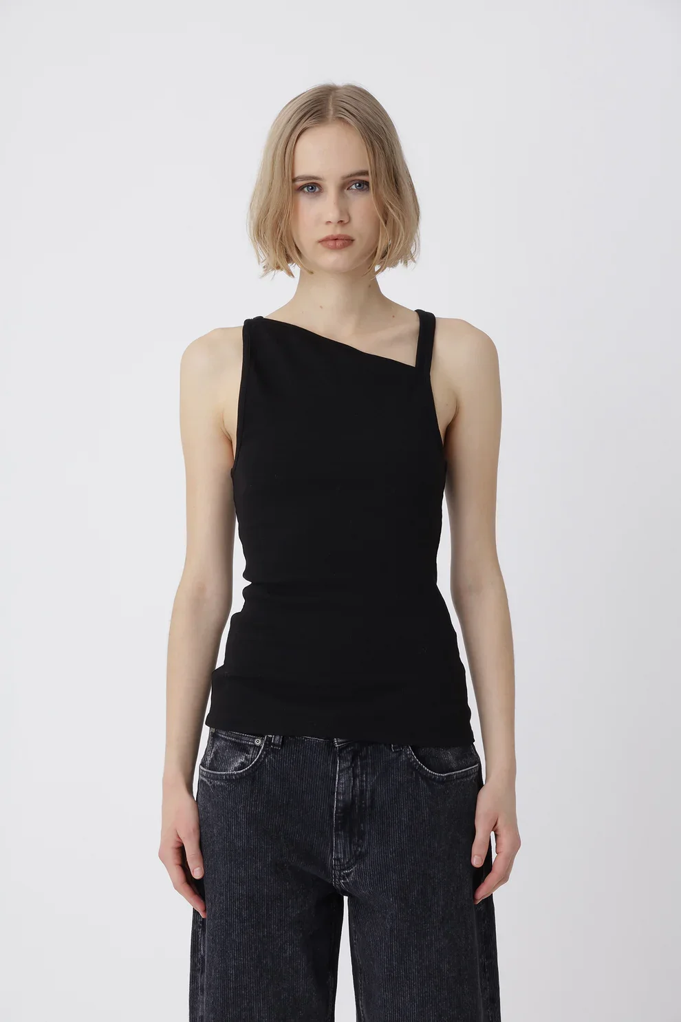 Ami_Top-Top-3916-12090-Black.webp