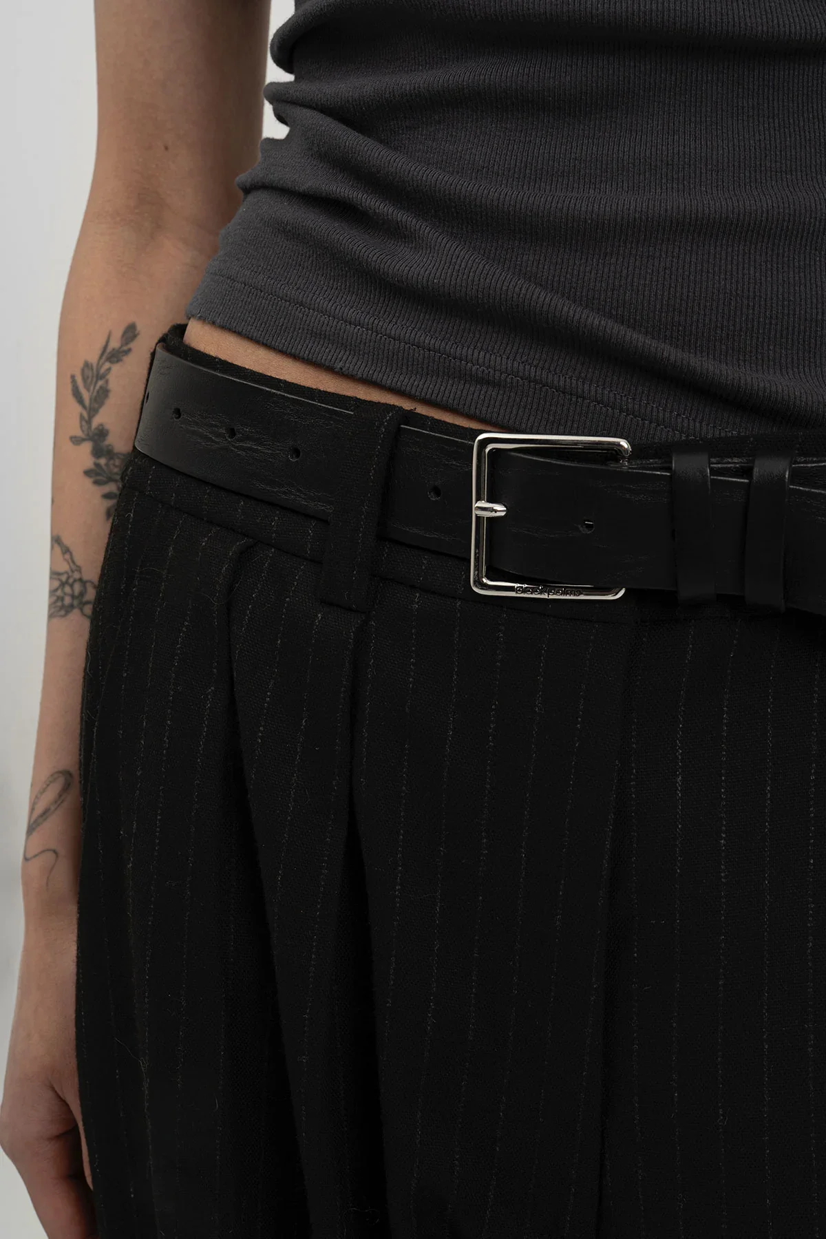 THE_MENU_ECom_bp_THICK_018_Top_Anthracite_2.webp