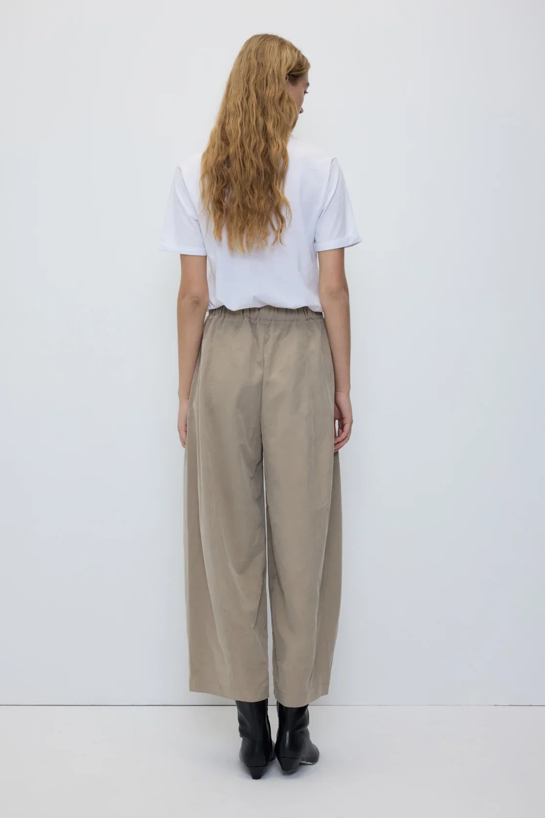 2816-PA-TA_Paradiso-Pants-Taupe_RITA_ROW_WOMEN_AW26_5_1512x.webp