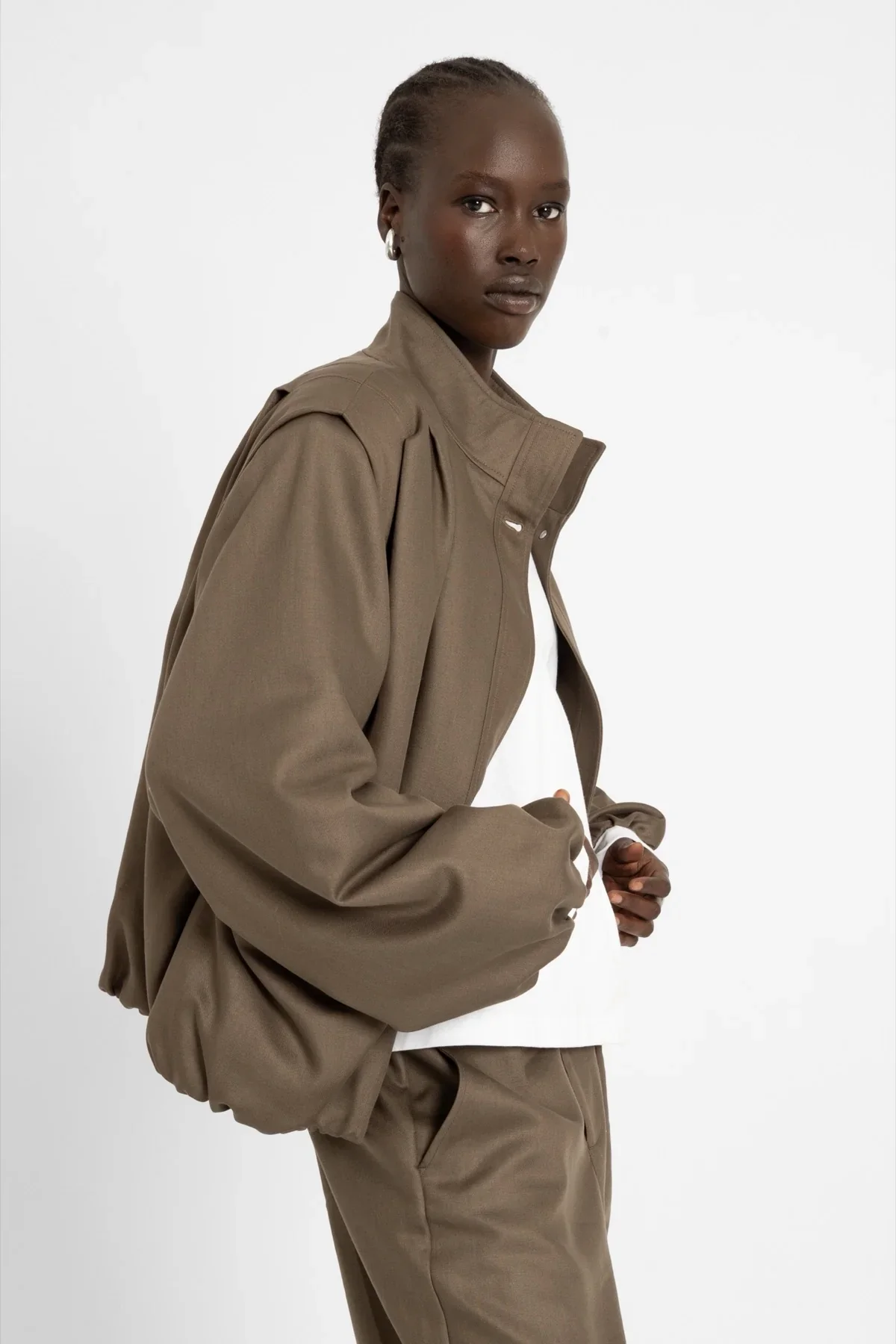 AW26_ECom_BOBBY_Jacket_Olive_2.webp