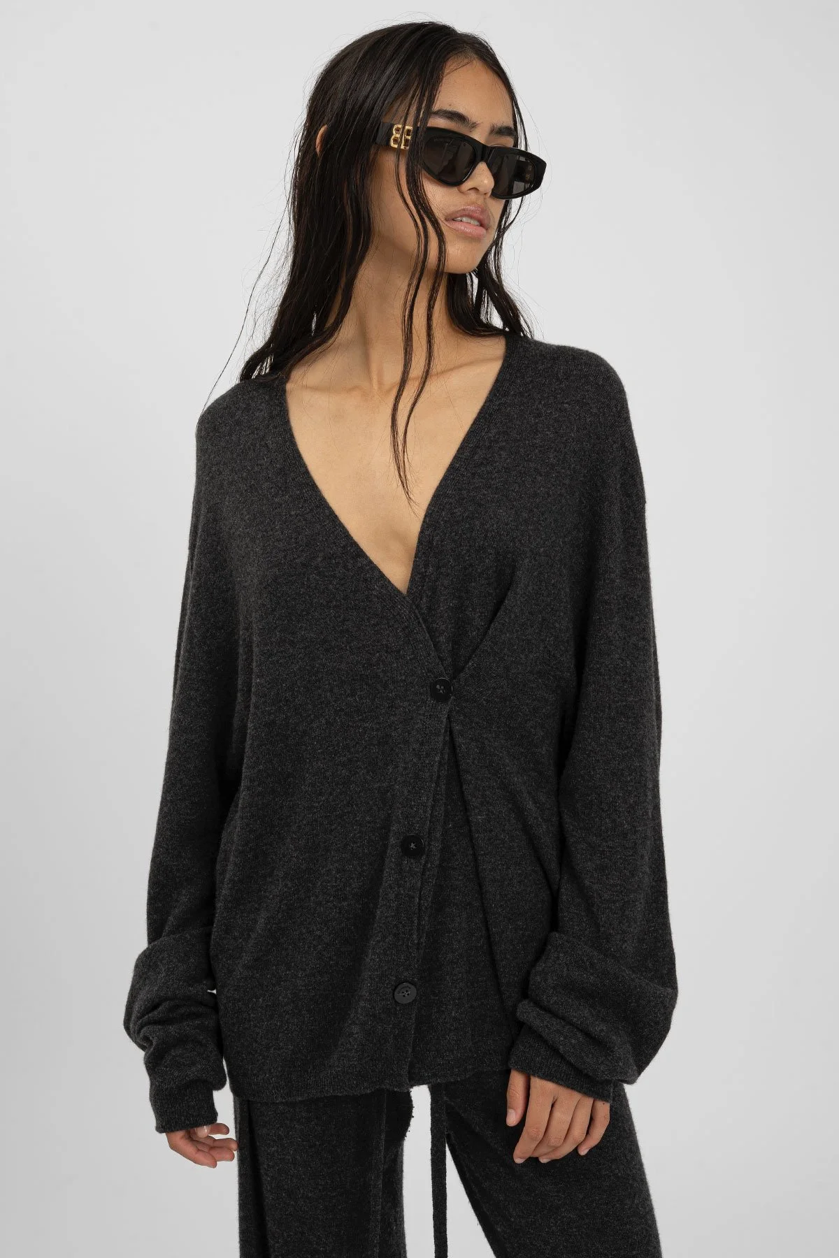 AW25_ECom_bp_CASHI_Cardigan_Anthracite_3.jpg