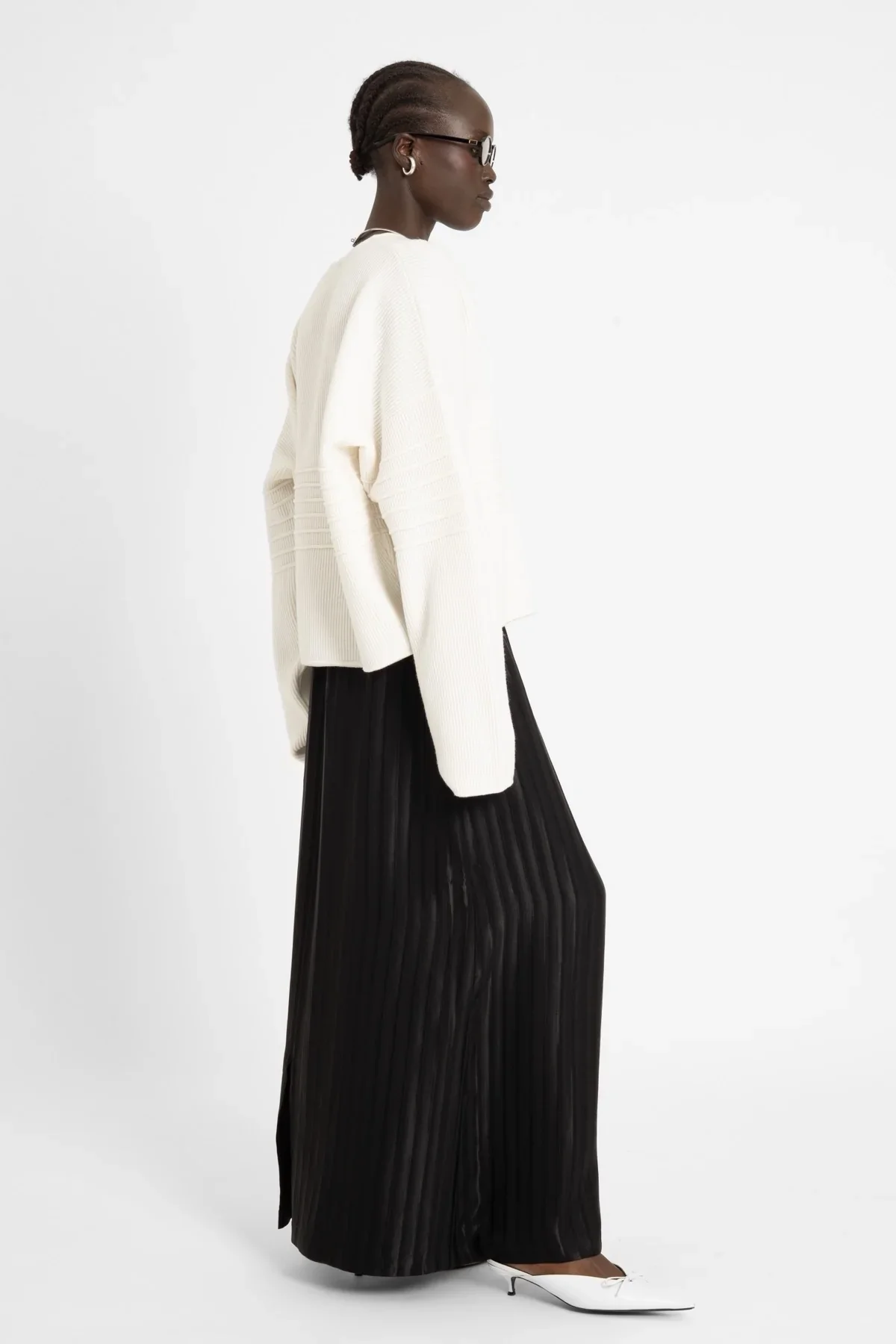 AW26_ECom_VILOH_Sweater_Cream_4.webp