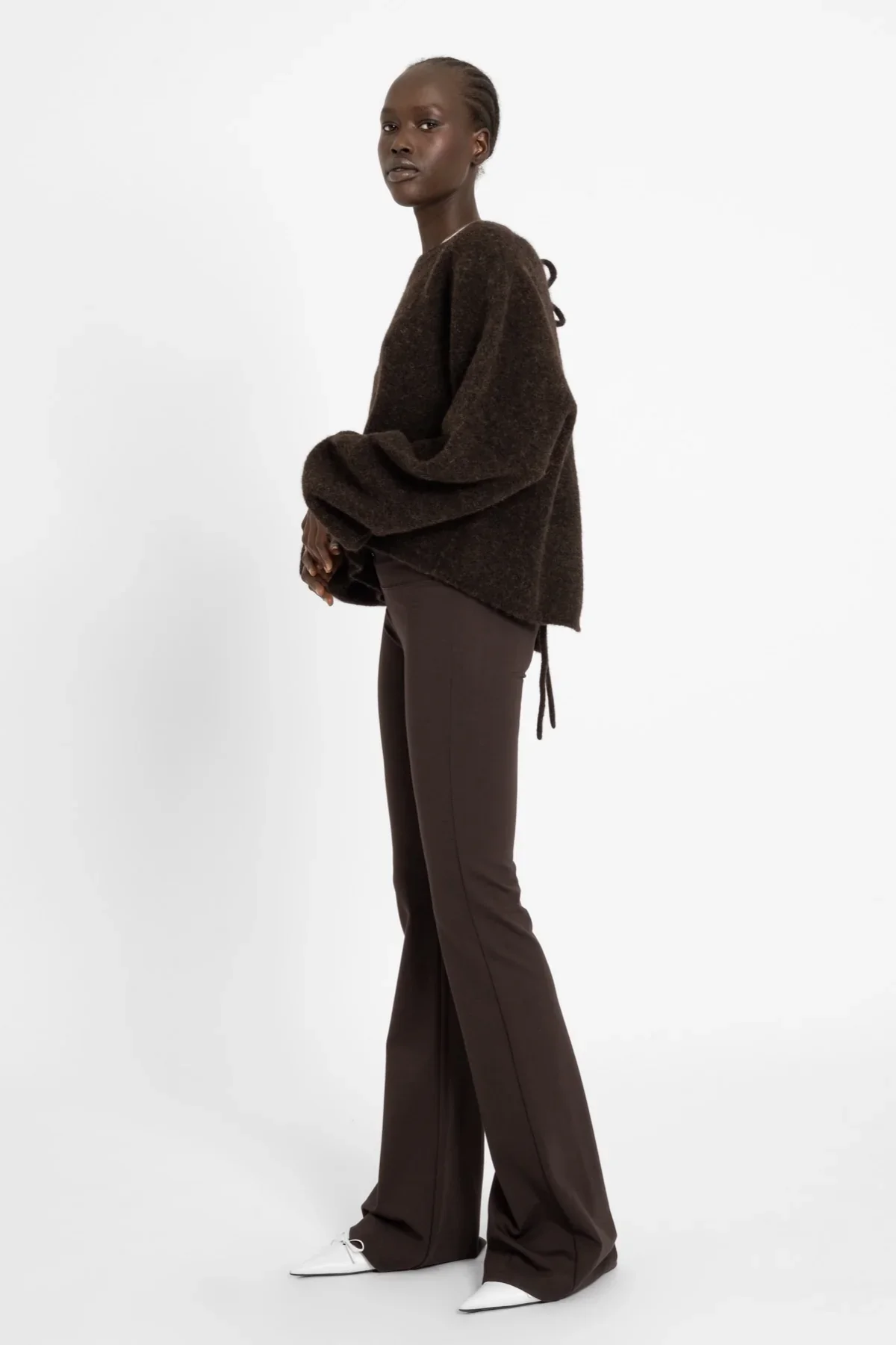 AW26_ECom_FYNA_Flares_Chocolate_3.webp