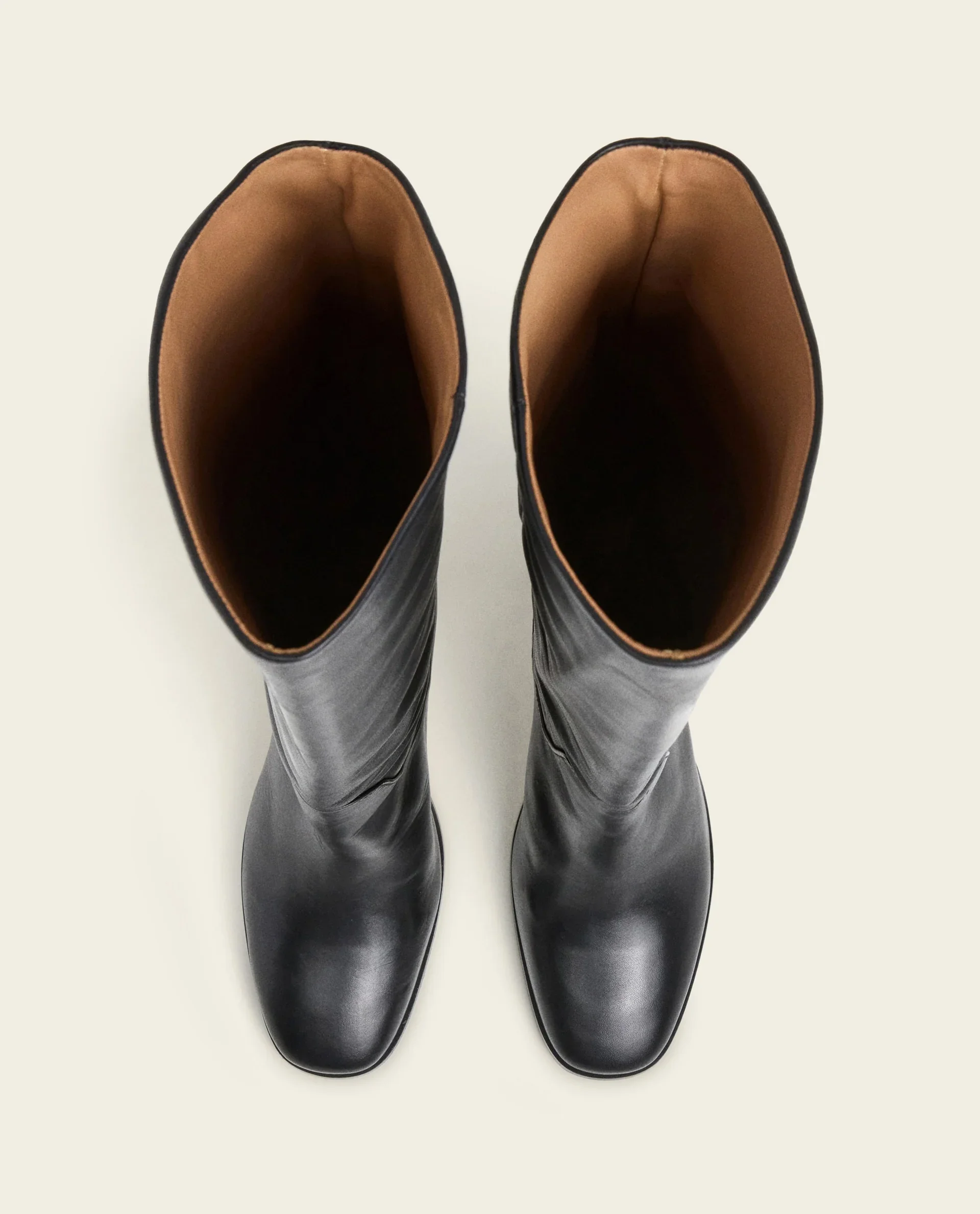 FLATTERED-OCTAVIA-LEATHER_BLACK-TOP.webp