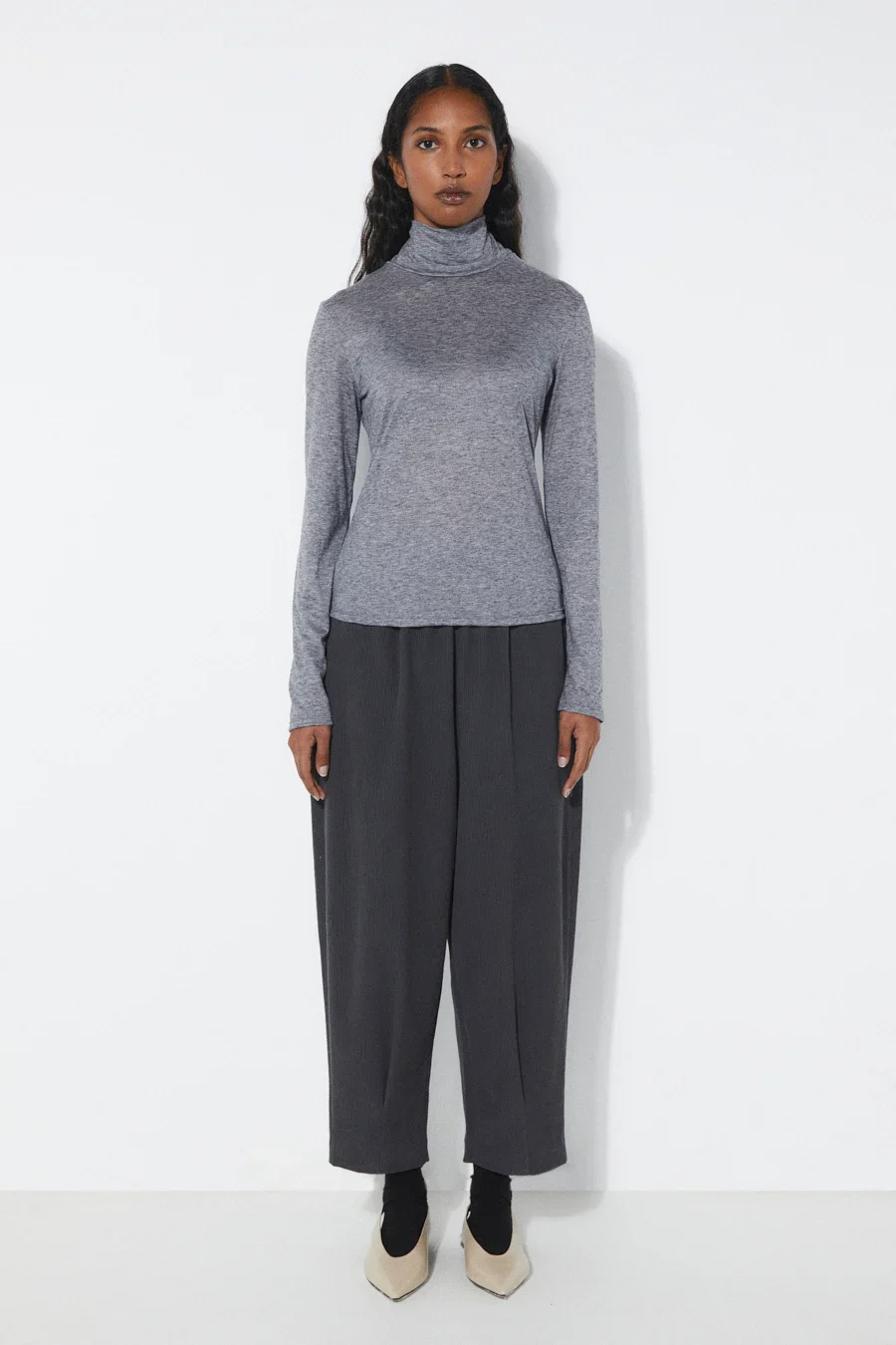 2606-CA-GR_TILDA_T-SHIRT_GREY_RITA_ROW_WOMEN_AW25_3.webp