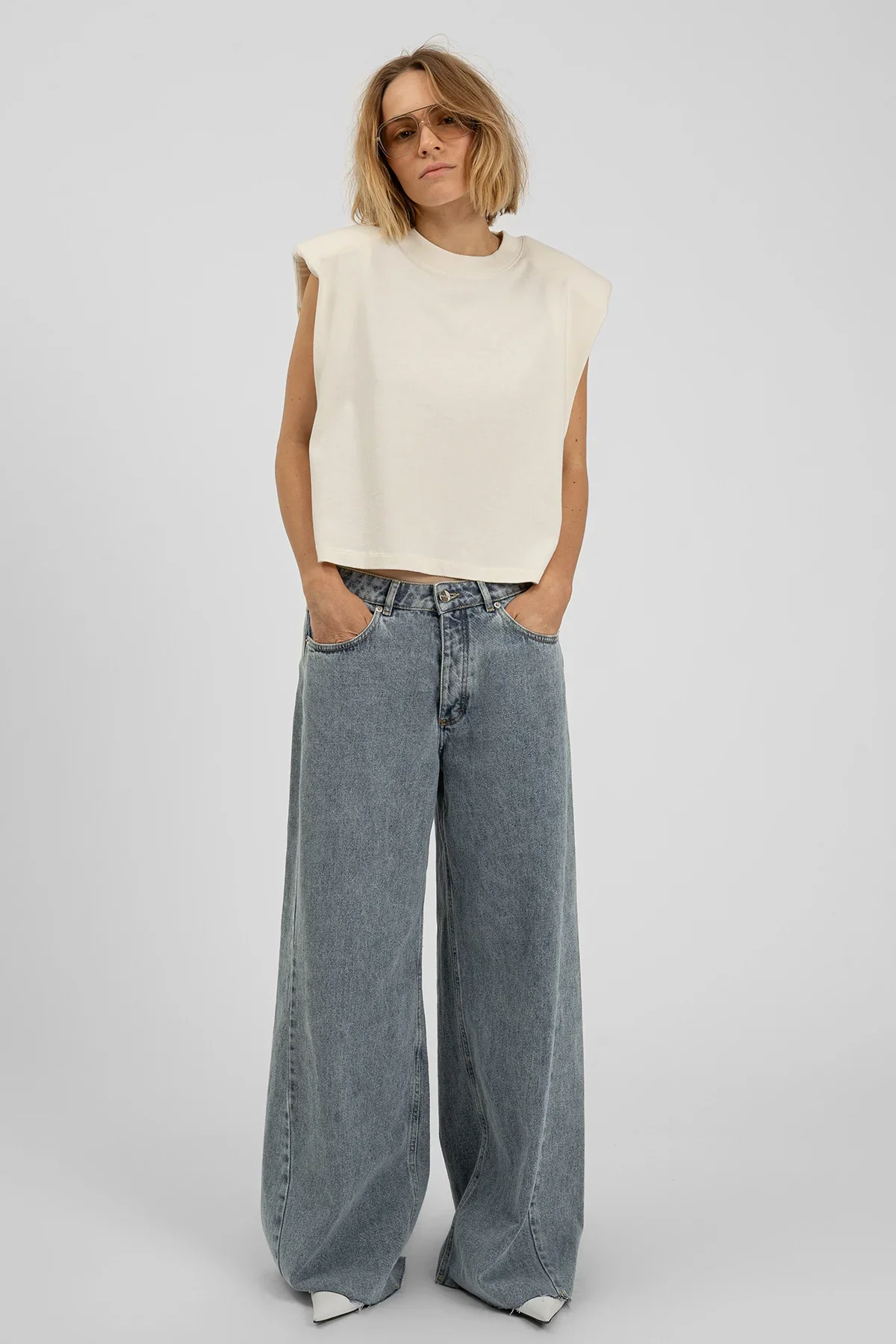 SS26_ECom_bp_ICONIC014_ShoulderTee_Buttercream_2.webp