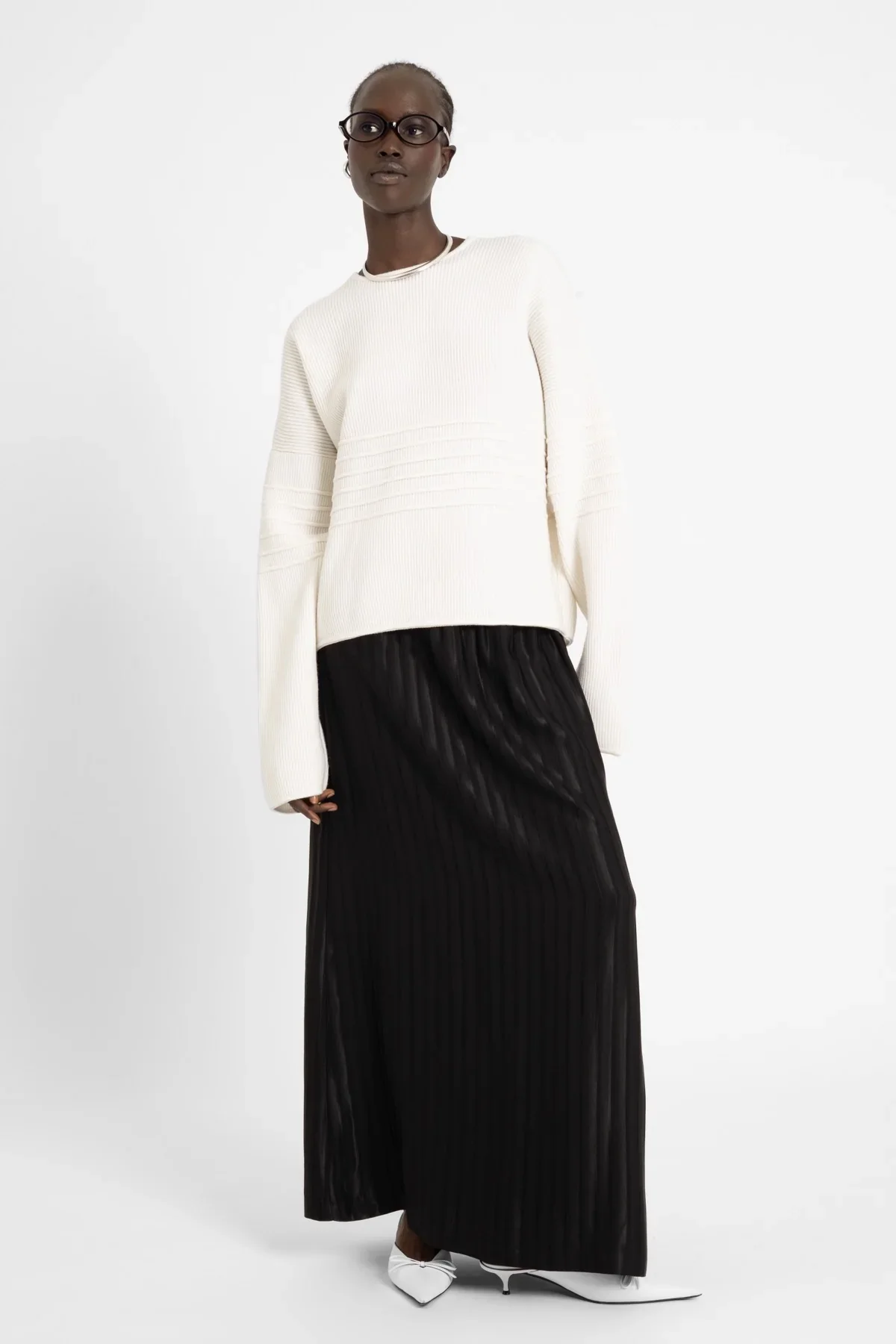 AW26_ECom_VILOH_Sweater_Cream_2.webp